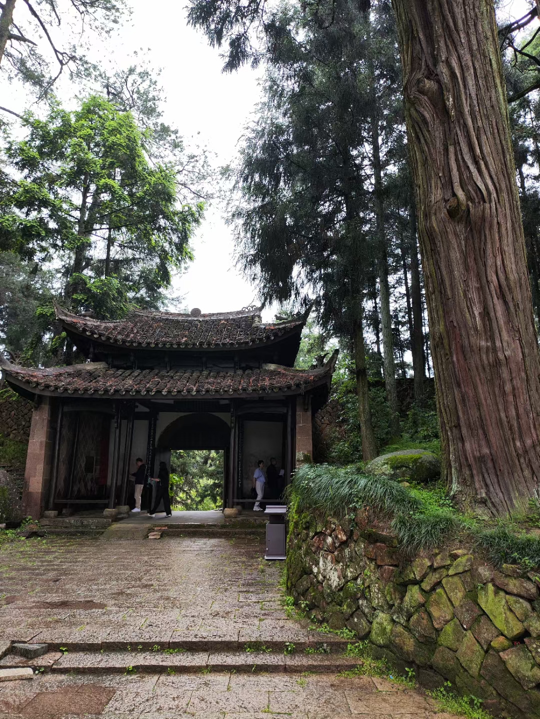 三分天下诸葛亮，
​一统江山刘伯温。
今天​细雨纷纷，到温州市文成县南田镇武阳村参访《刘伯温纪念馆》