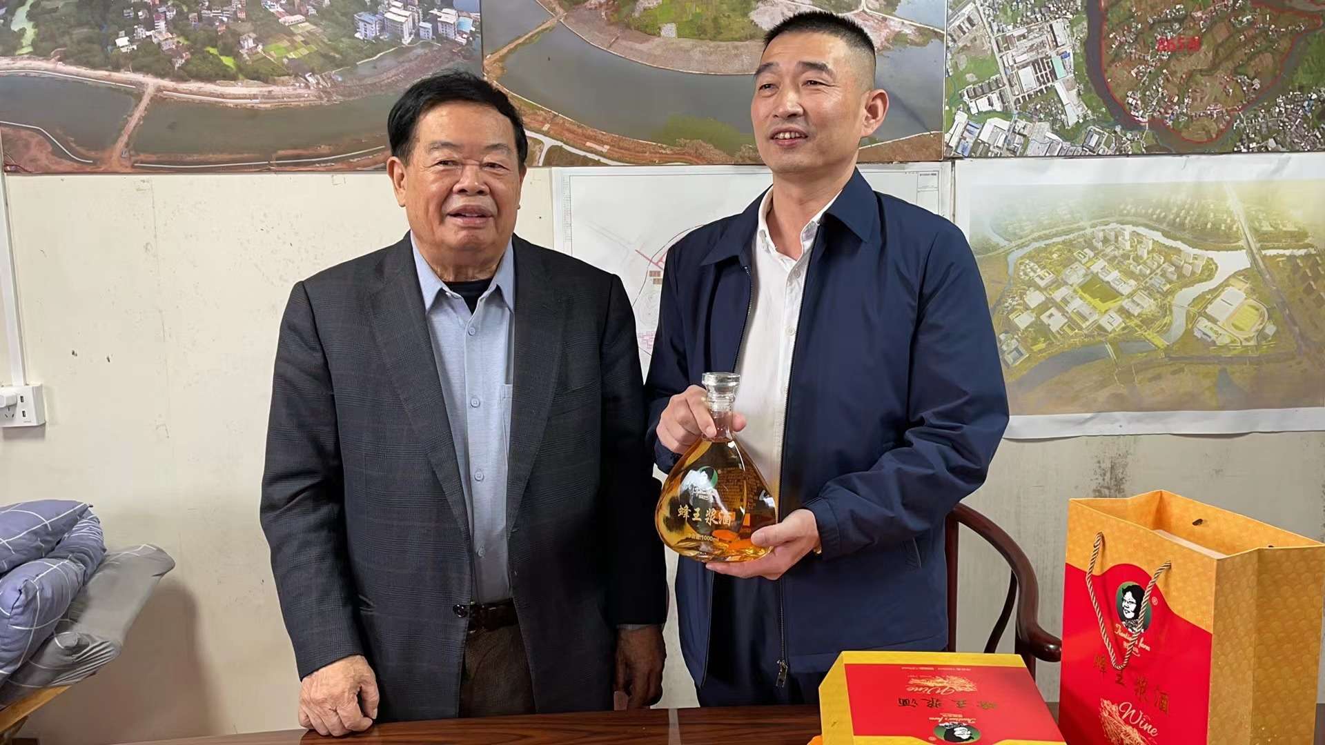 喝蜂王浆酒交好朋友，爱上田田让生活更甜。