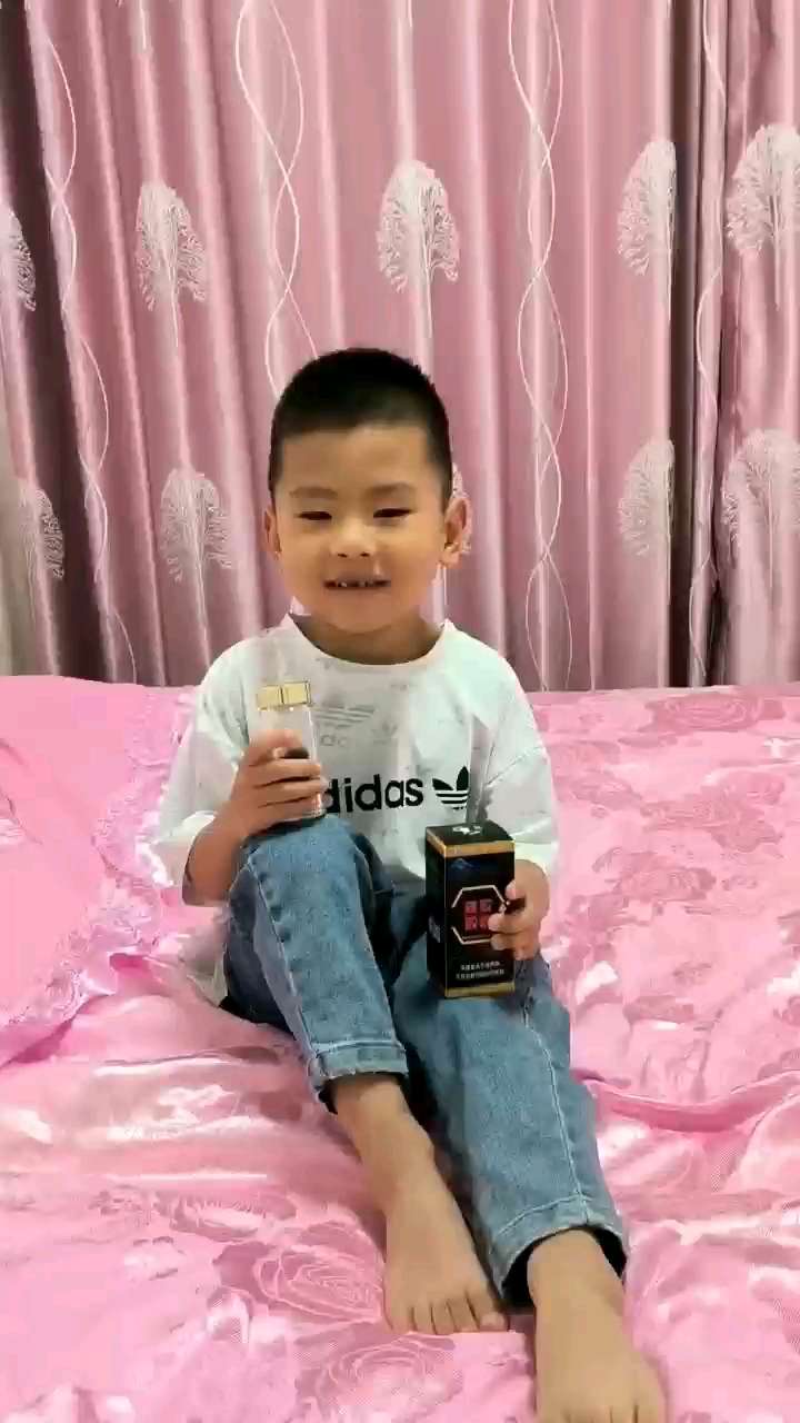 我的老父亲79岁，服用田田蜂王浆酒3年多了！身体的各种亚健康都好了！
我的小外孙服用田田的蜂胶，蜂蜜