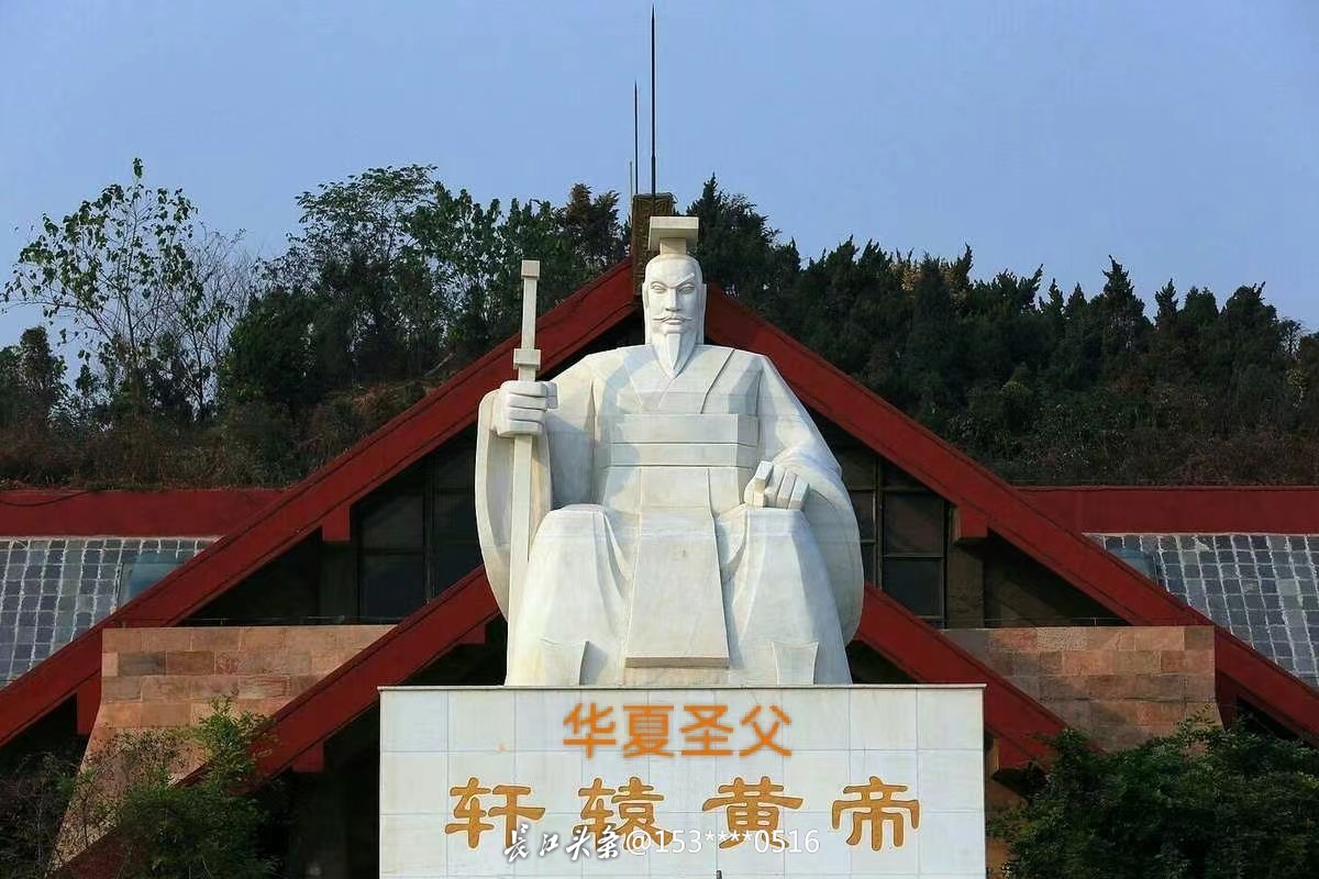 #现代诗歌# #最美中国红  有国才有家# #武汉新发现•城市更新# @人民新媒@长江头条官方号华夏