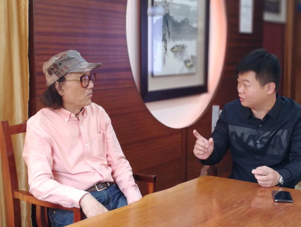 与石齐老师在一起交流艺术，王健林办公室挂的是石齐老师作品