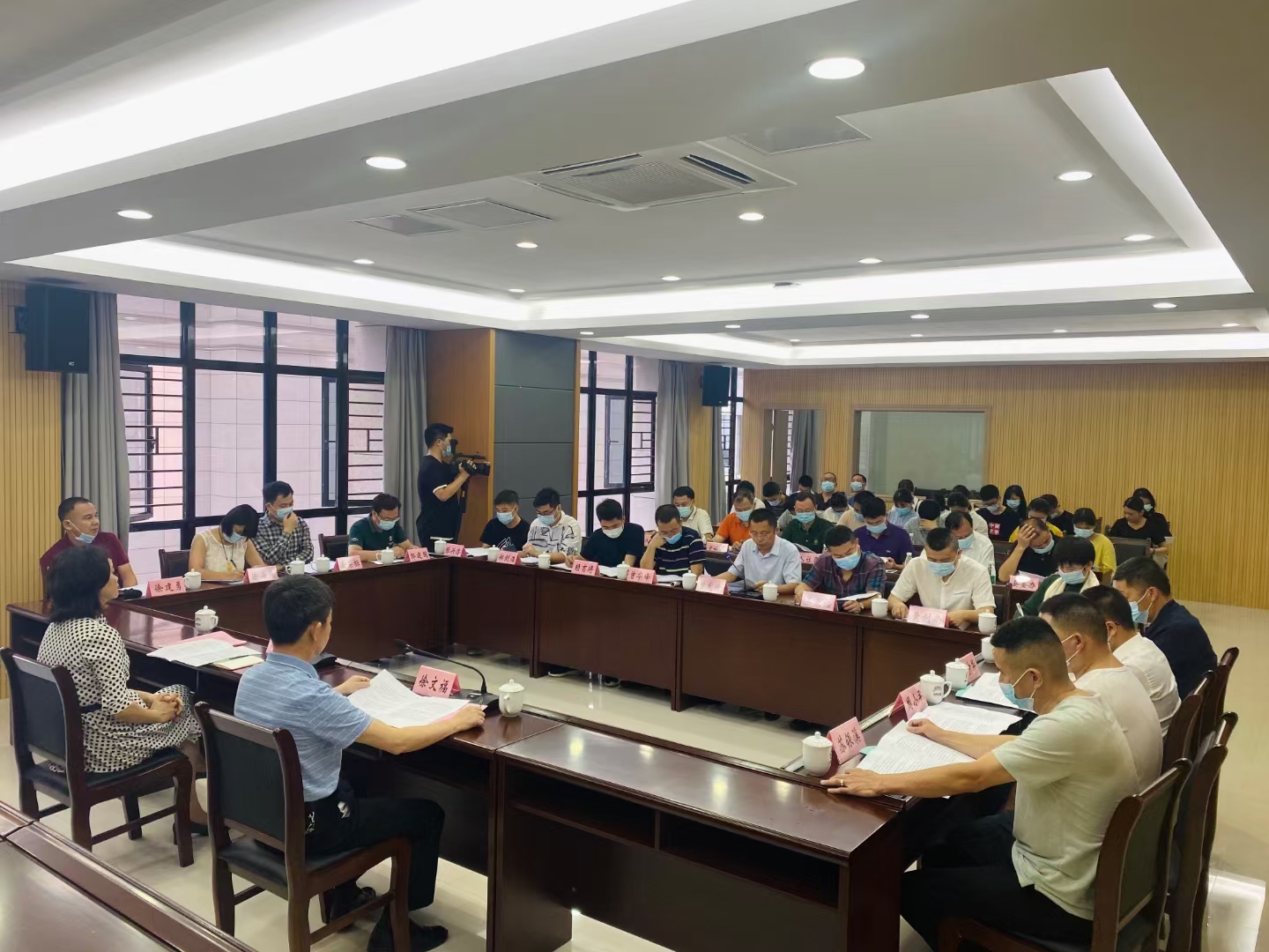 德化县委梁玉华书记到陶瓷艺术驻地中心调研张雄艺术网德化分站：
