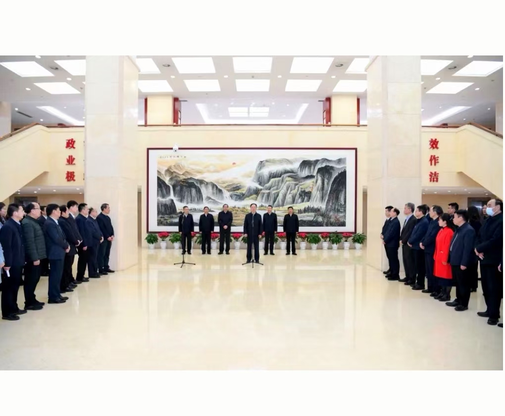 湖北省政协书记、主席孙伟和领导班子成员一道，向机关干部职工拜年，共启履职新征程。
​       大