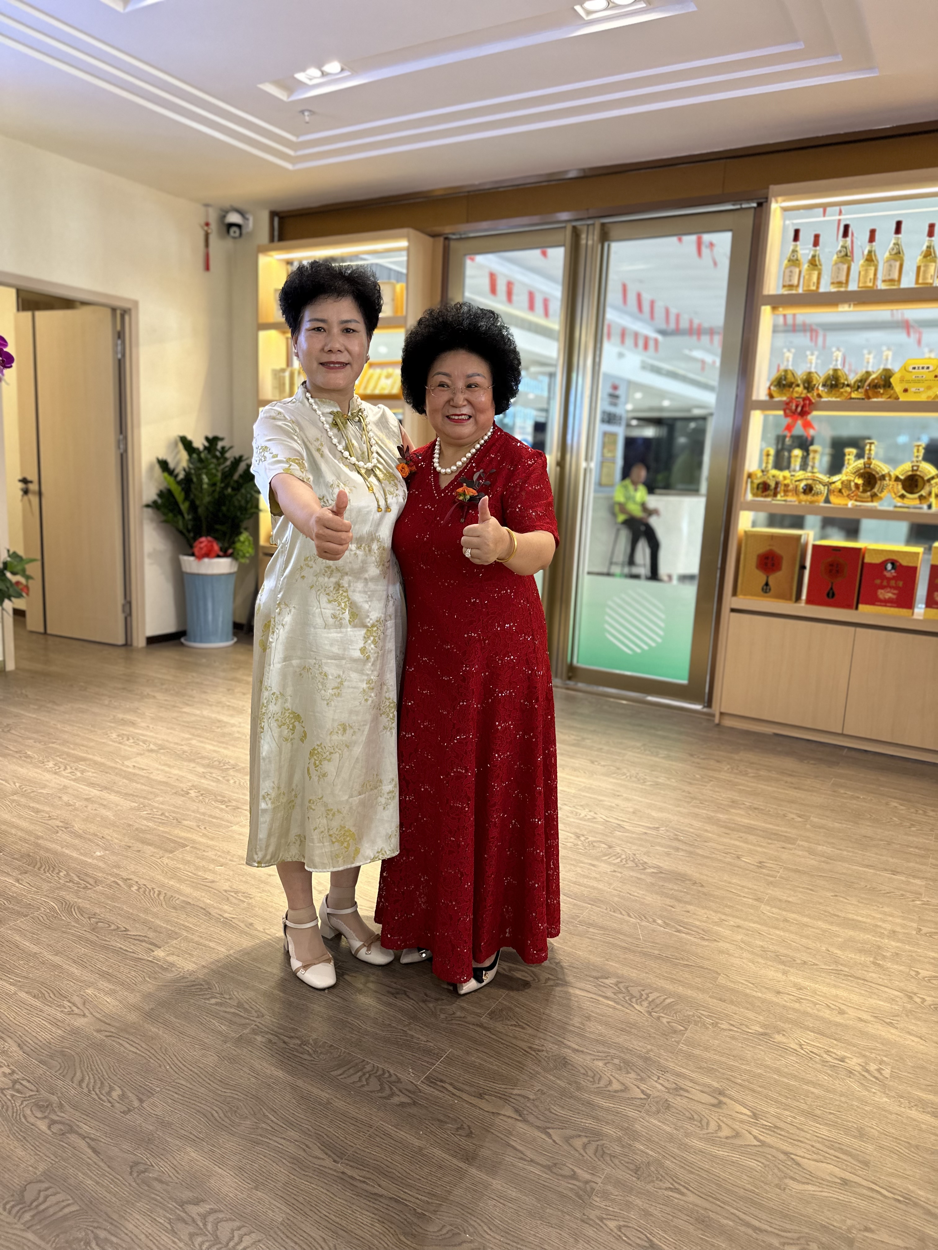田田蜂王浆酒的自述[玫瑰]
我的前世是秦岭山一滴蜜[呲牙]
我凝结了几千年日月的灵气和数百科植物的精