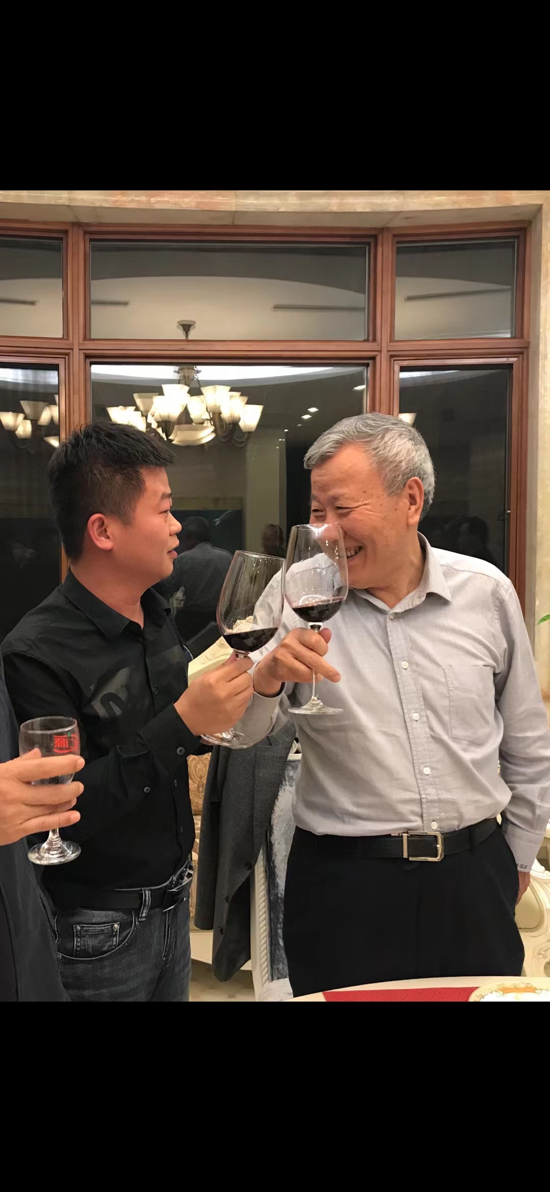 与汇源果汁集团董事长朱新礼