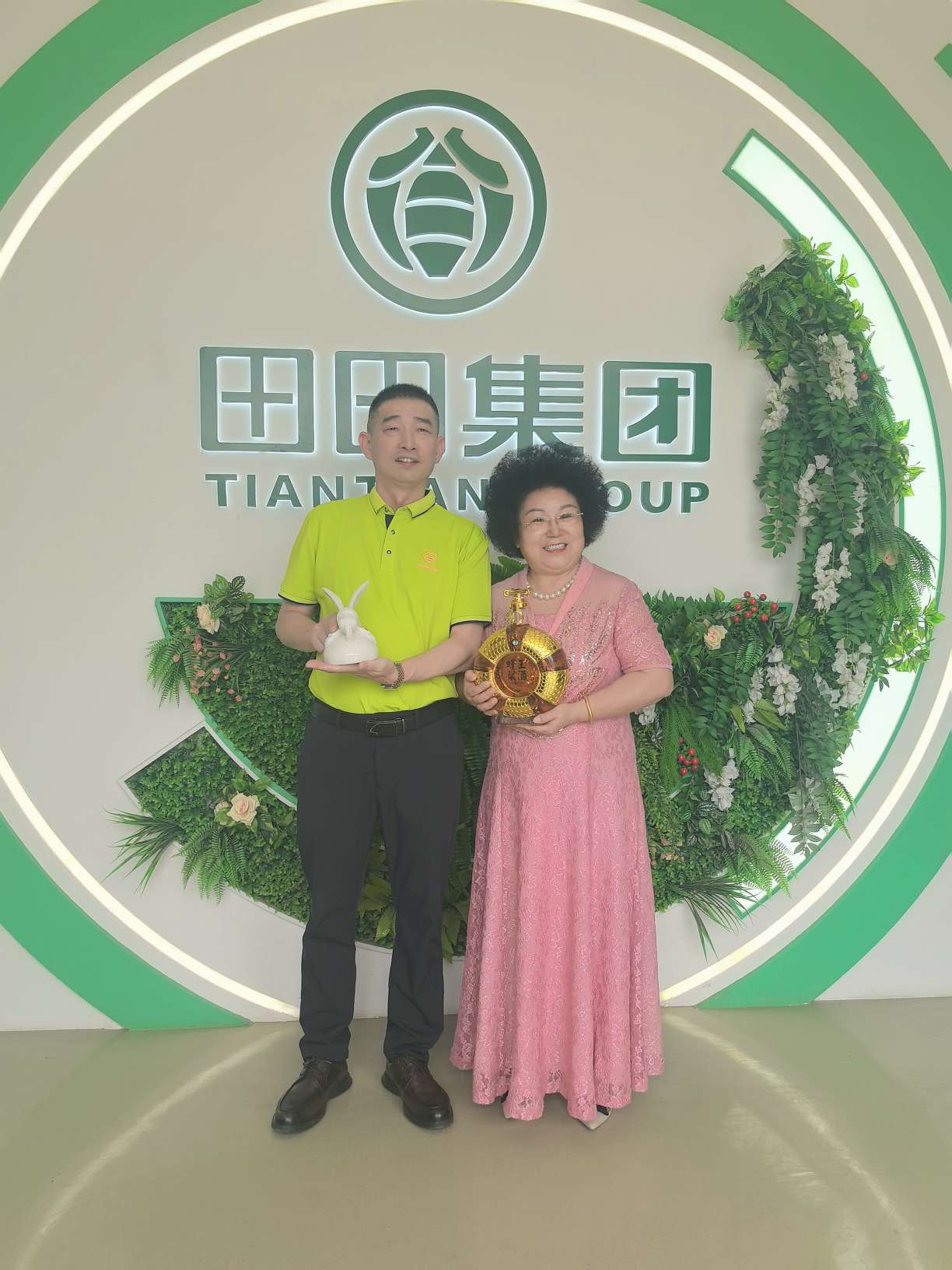 打开即得，即看即得。爱上田田，让生活更甜。喝王浆酒，健康长寿到永久。大家早上好！