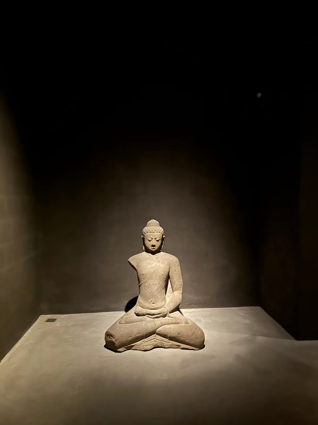 令人震憾的艺术空间。       
侘寂大师阿塞尔. 维伍德将1857年废弃的酿酒厂改造成艺术社区，