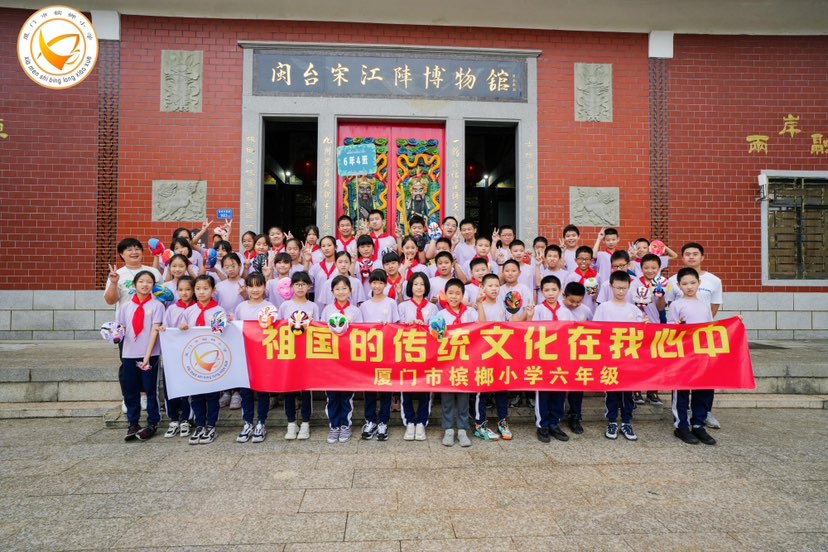 成功人有一个特质，别人给他说什么，他都先相信。穷人普通人有个特质，别人给他说什么，他先怀疑。所以说人