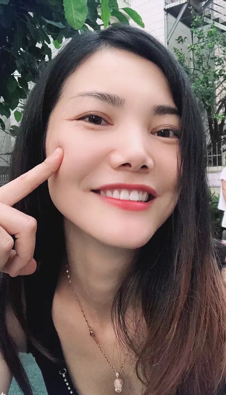 拥有孩子般的笑容，可以治愈一切烦恼，
不信，你就试试