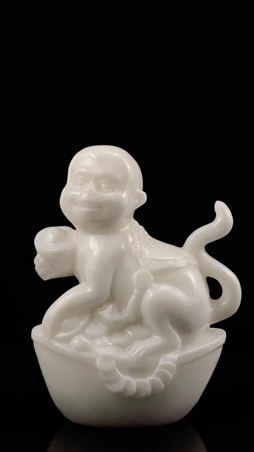 张亚雄雕刻汉白玉十二生肖，是古人用12种动物代表天干地支的12个时辰，十二生肖与十二地支相结合，形成
