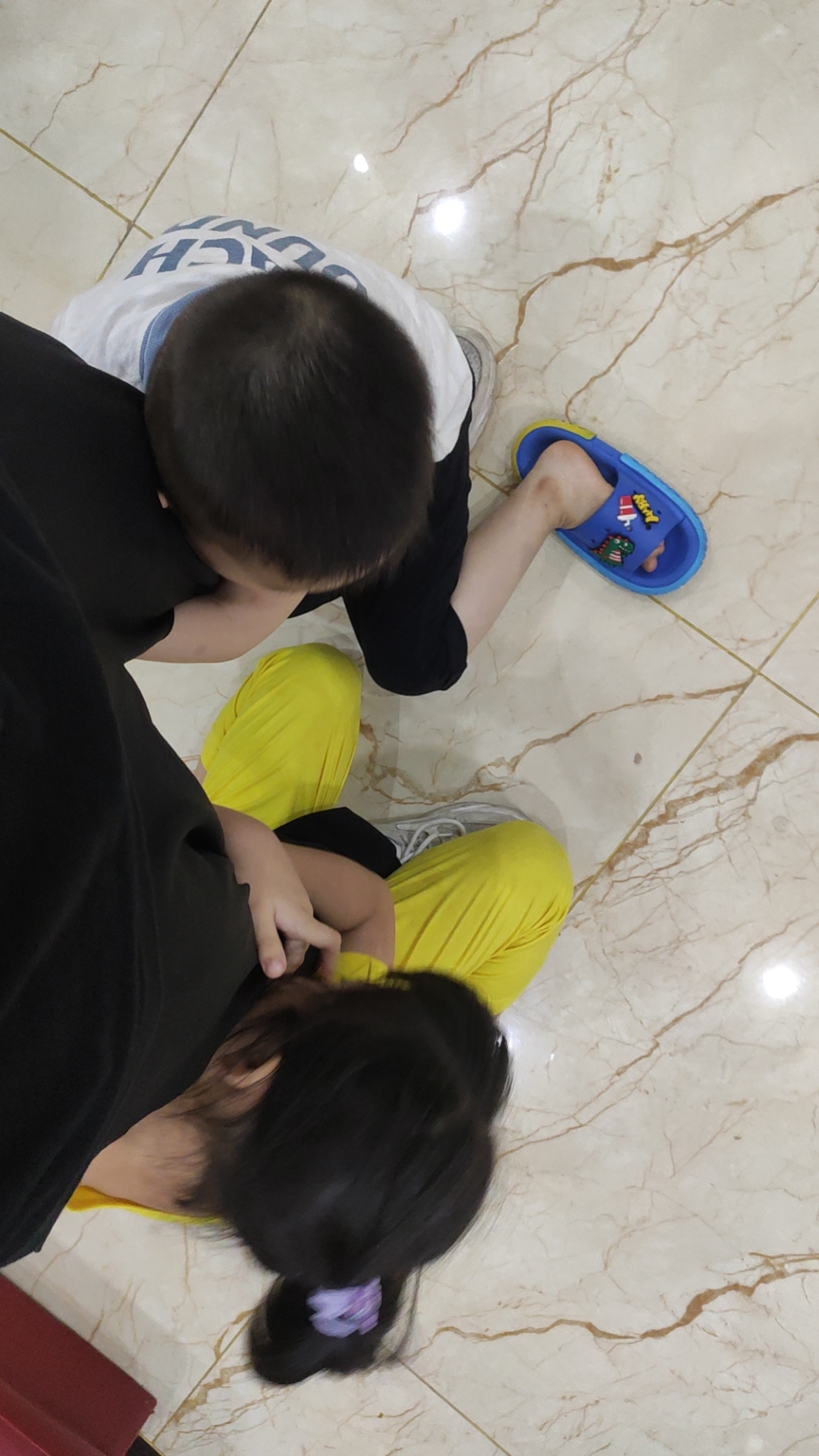 紧抱大腿