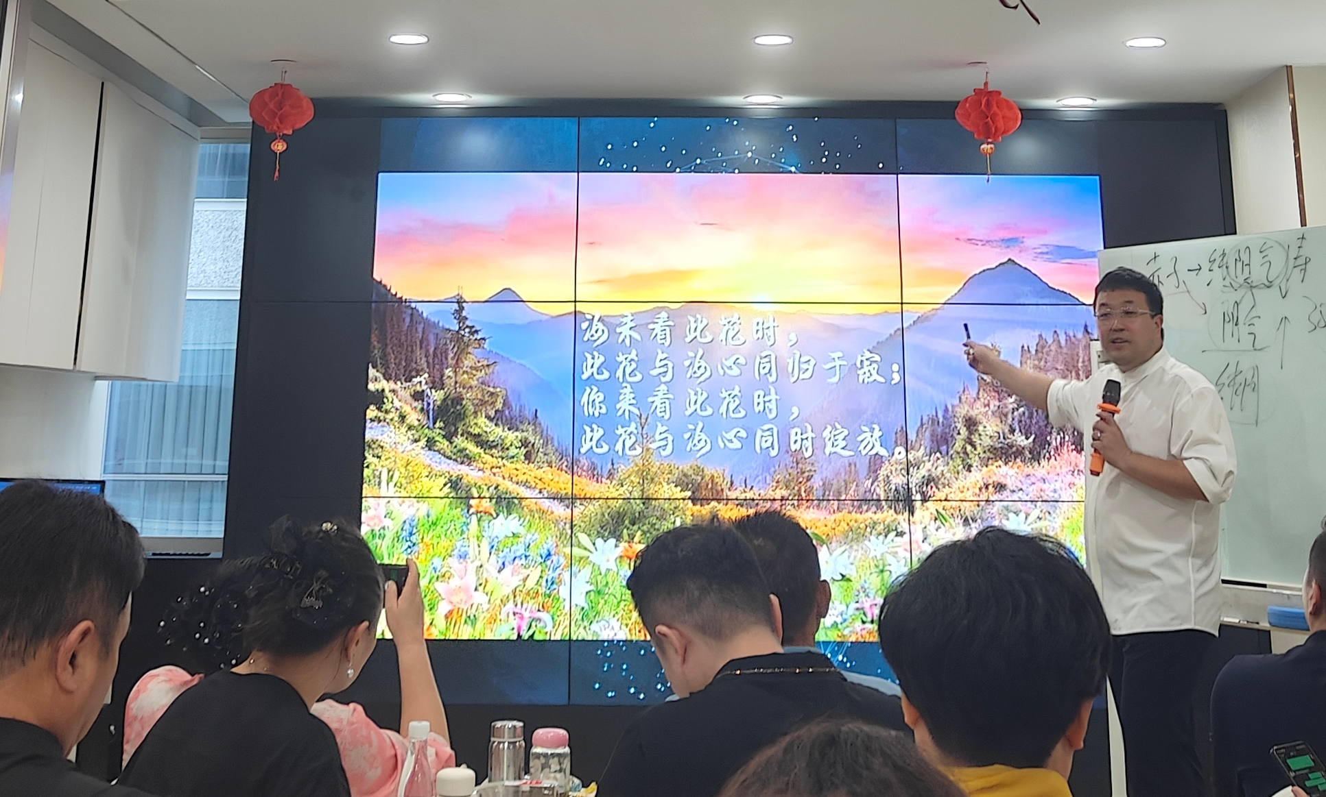 仁者见仁，智者见智，
物质和精神都必须在路上，学习永不止步，
[玫瑰][微笑]


​