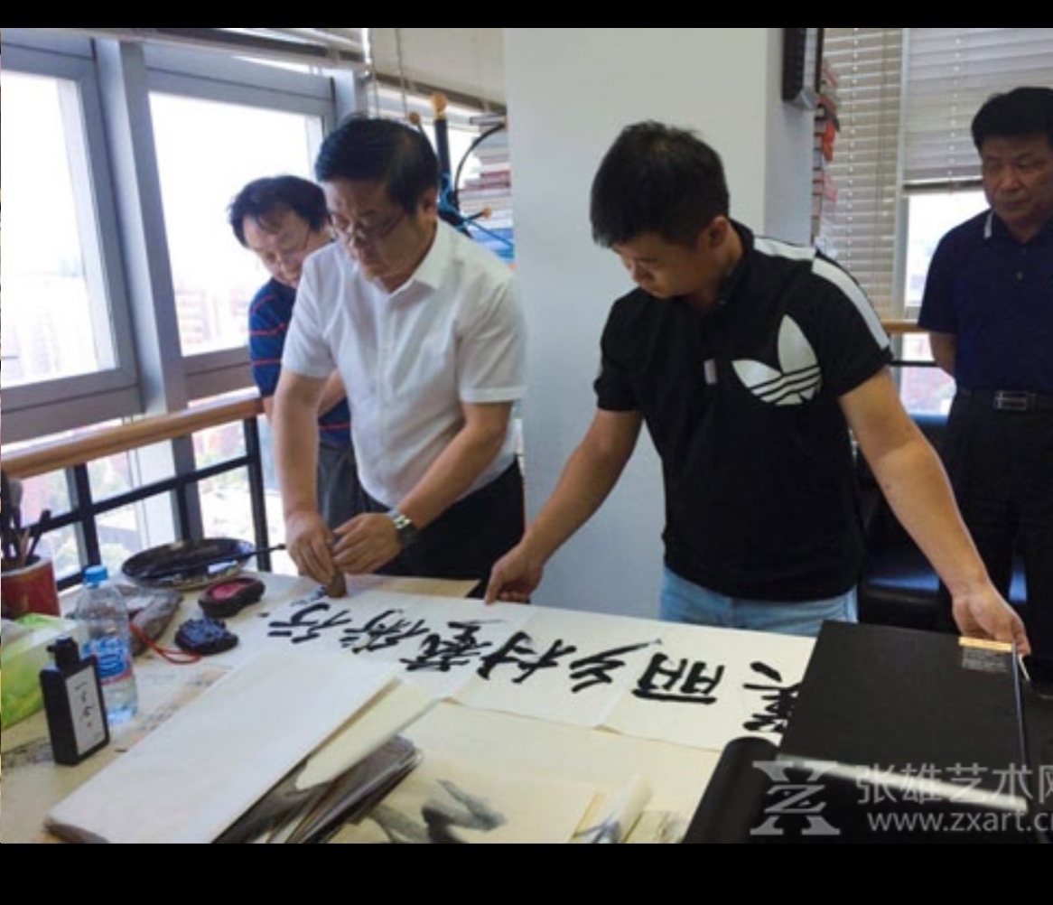 陈家心向徐里书记汇报第二届“一带一路•名家走向世界”大型艺术展进