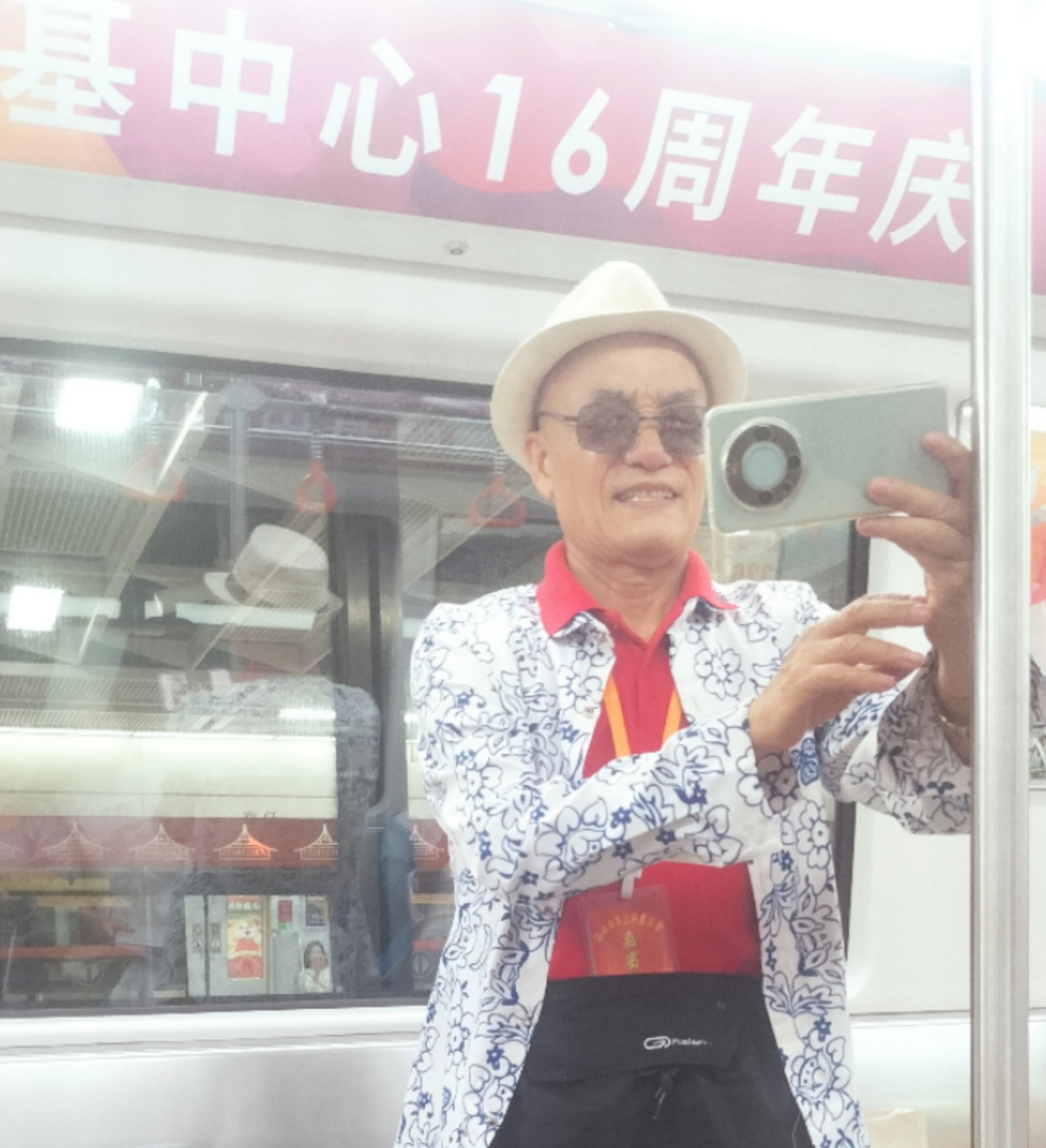 喜逢九月九尊老节来临三际，书写大寿字创作九十幅福字，赠给九0后德高望重、德艺双馨的老师！