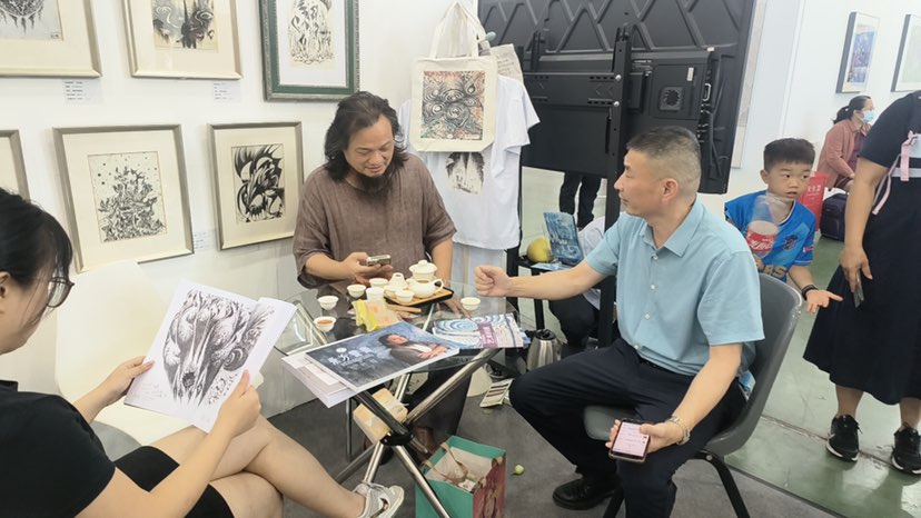 张亚雄与艺术家吴轲阳老师交流