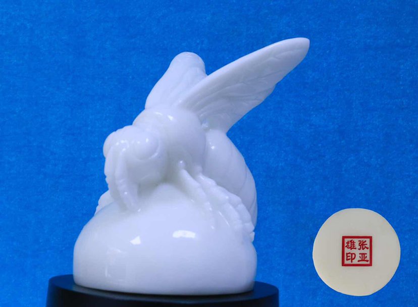 张亚雄雕刻汉白玉健康守护神蜂王