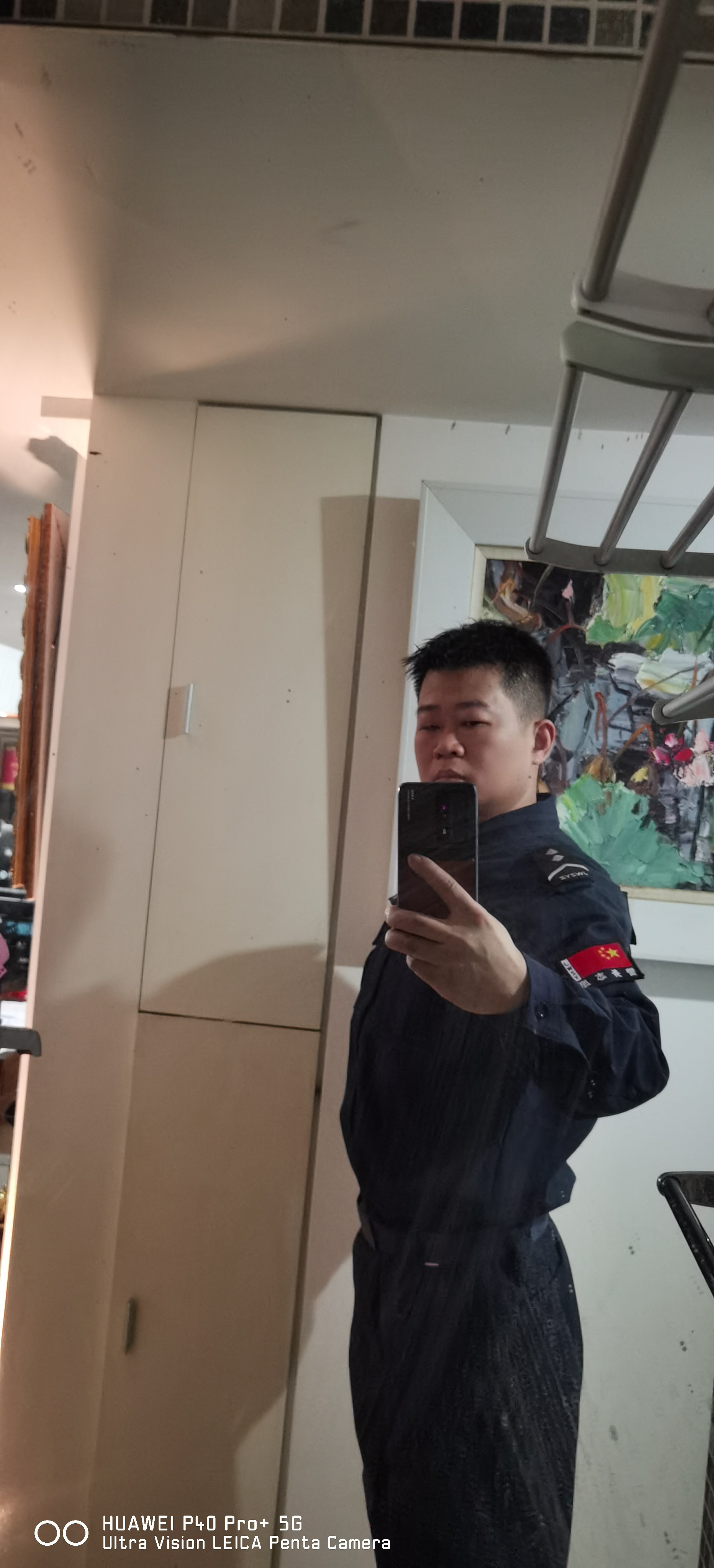 明天开始要为社会服务了。欢迎加入志愿警察队伍