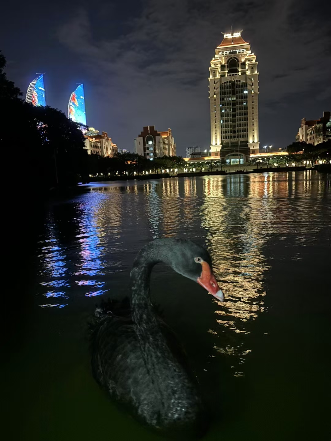 沙子是废物，水泥也是废物，但他们混在一起是混凝土，就是精品；大米是精品，汽油也是精品，但他们混在一起