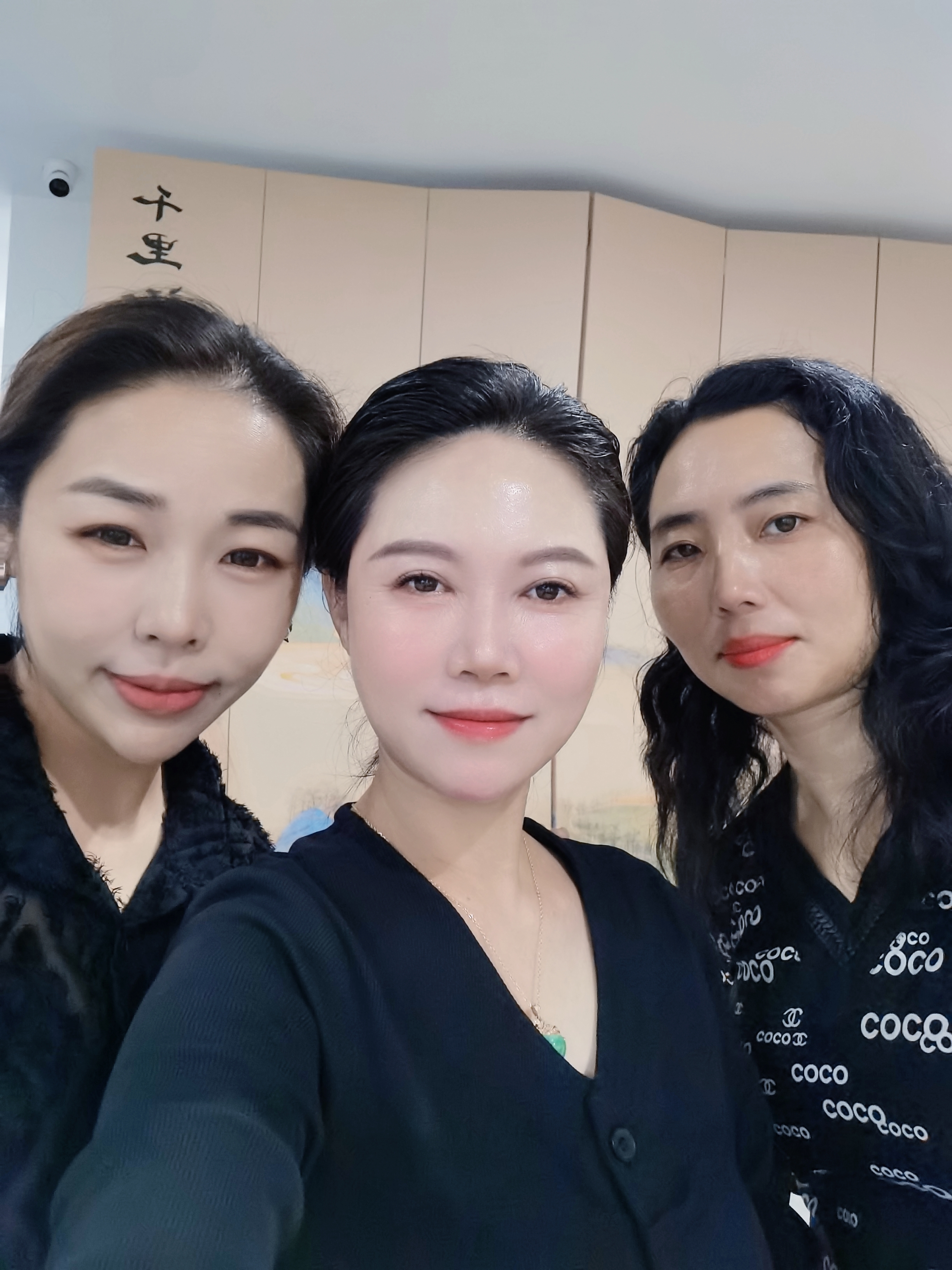 每一张合照，都是时光的见证，姐妹相伴，岁月静好。