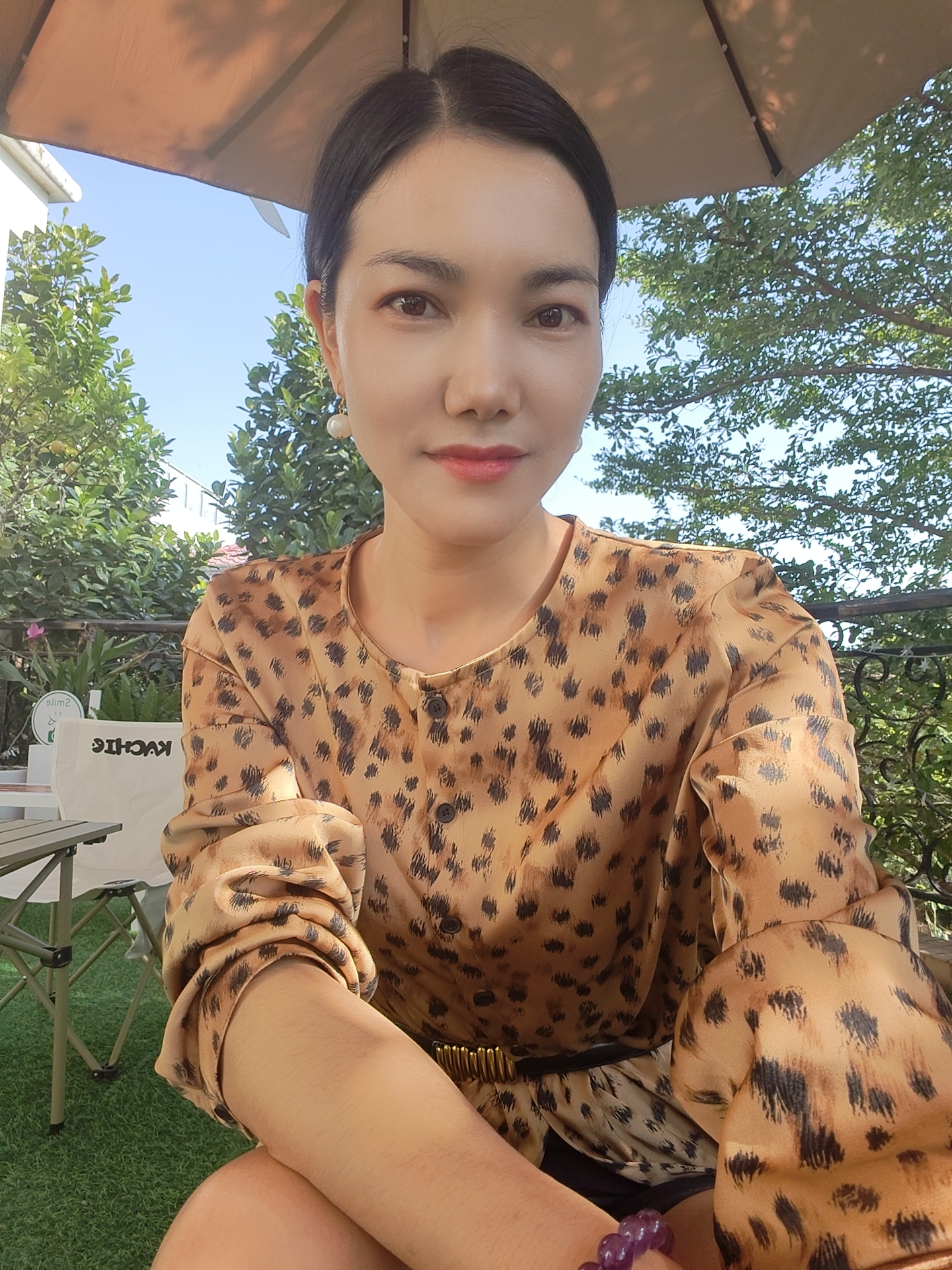 最慢的步伐不是跬步，而是徘徊；最快的脚步不是冲刺，而是坚持。与其空想未来，不如专注现在，做好每一件眼