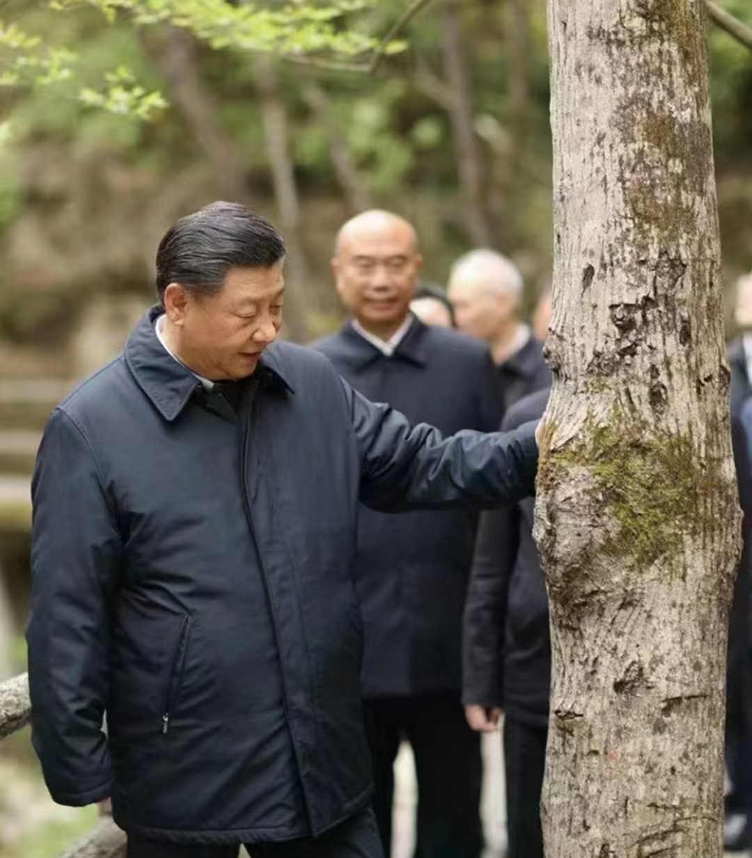 前有陈嘉庚，今有曹德旺。教育爱国心，共圆中国梦！