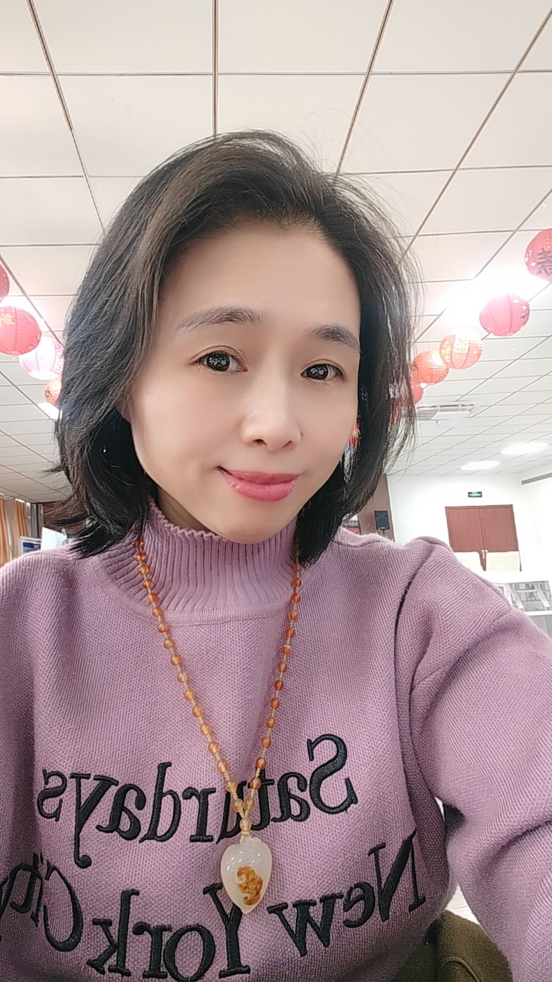 很高兴认识大家！我是做玛瑙养生的李玉莲，欢迎大家来免费体验考察