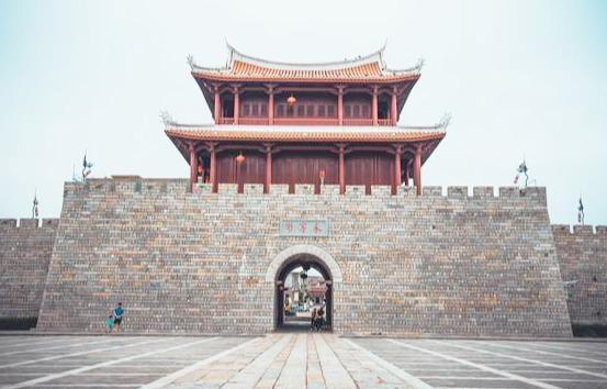 大家好，今天带你们去见识一个600年的"佛系"古城！泉州永宁卫，一个连厦门都得靠