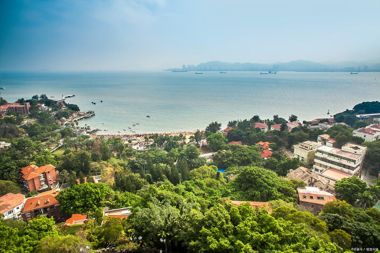 福建之旅，是一场探秘山水间的闽南风情之旅。在这里，你可以欣赏到美丽的自然风光，体验到丰富的文化，品尝