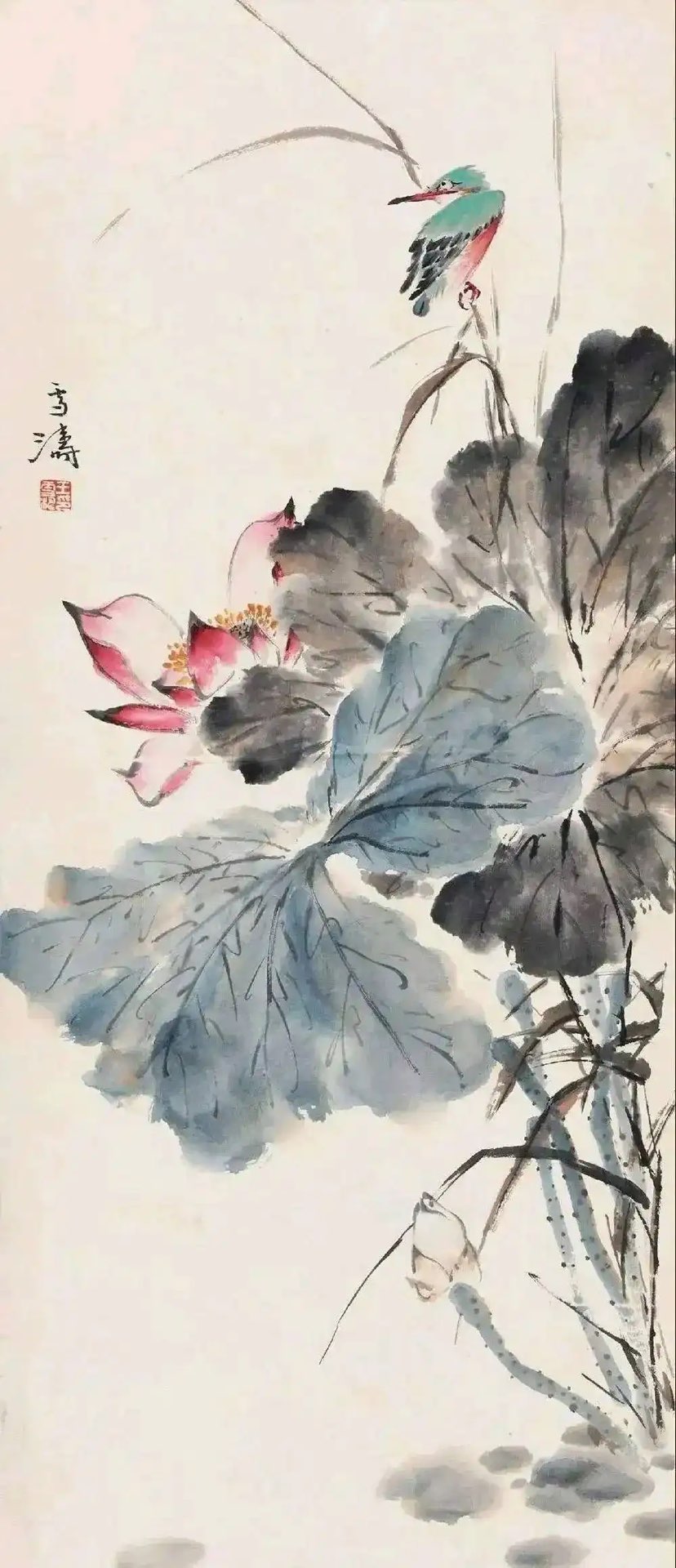 齐白石与王雪涛这对师徒，用笔墨在宣纸上绘出了两池截然不同的荷塘——
师父的荷花沾着湘潭的泥土芳香，徒