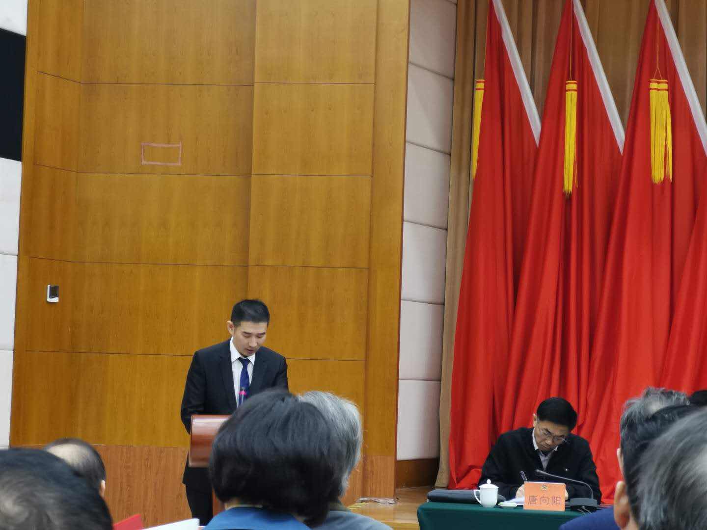 张雄，福建省政协委员，张雄艺术网创始人张雄先生出席庆祝改革开放四十周年活动，并上台讲话。厦门政协主席