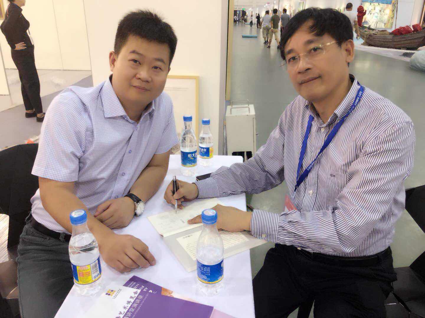 与上海文化局祝君波局长艺术交流