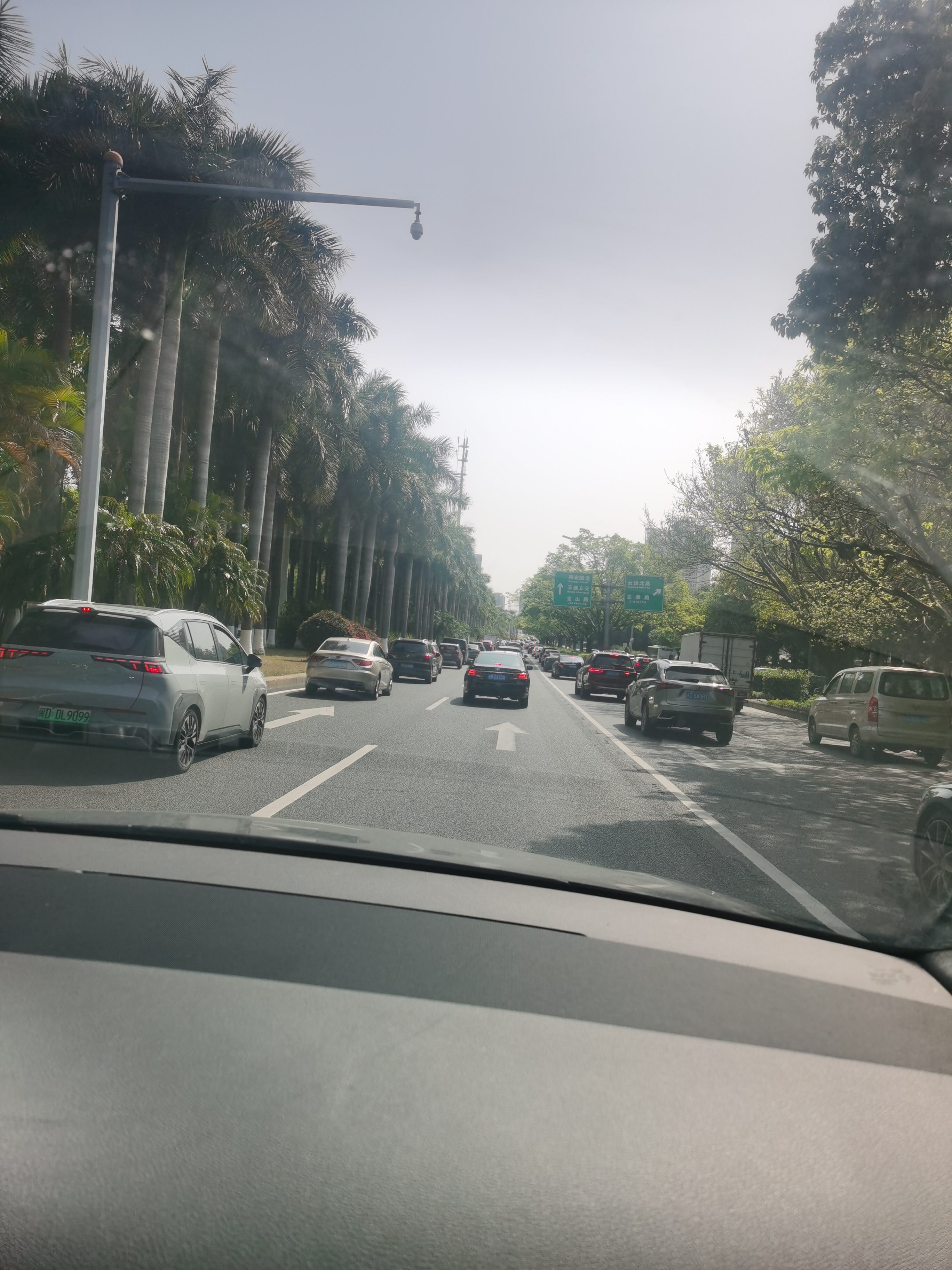“你无法控制风向，但可以调整自己的帆。”**  
   —— 抱怨环境是弱者的盾牌，解决问题是强者的