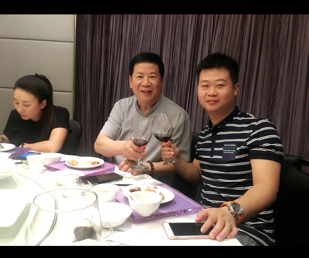 富人之所以有钱。就在于他们的思维。富人的思维就是。没有人能拦得住他们去做任何事情。没人可以请。没钱可