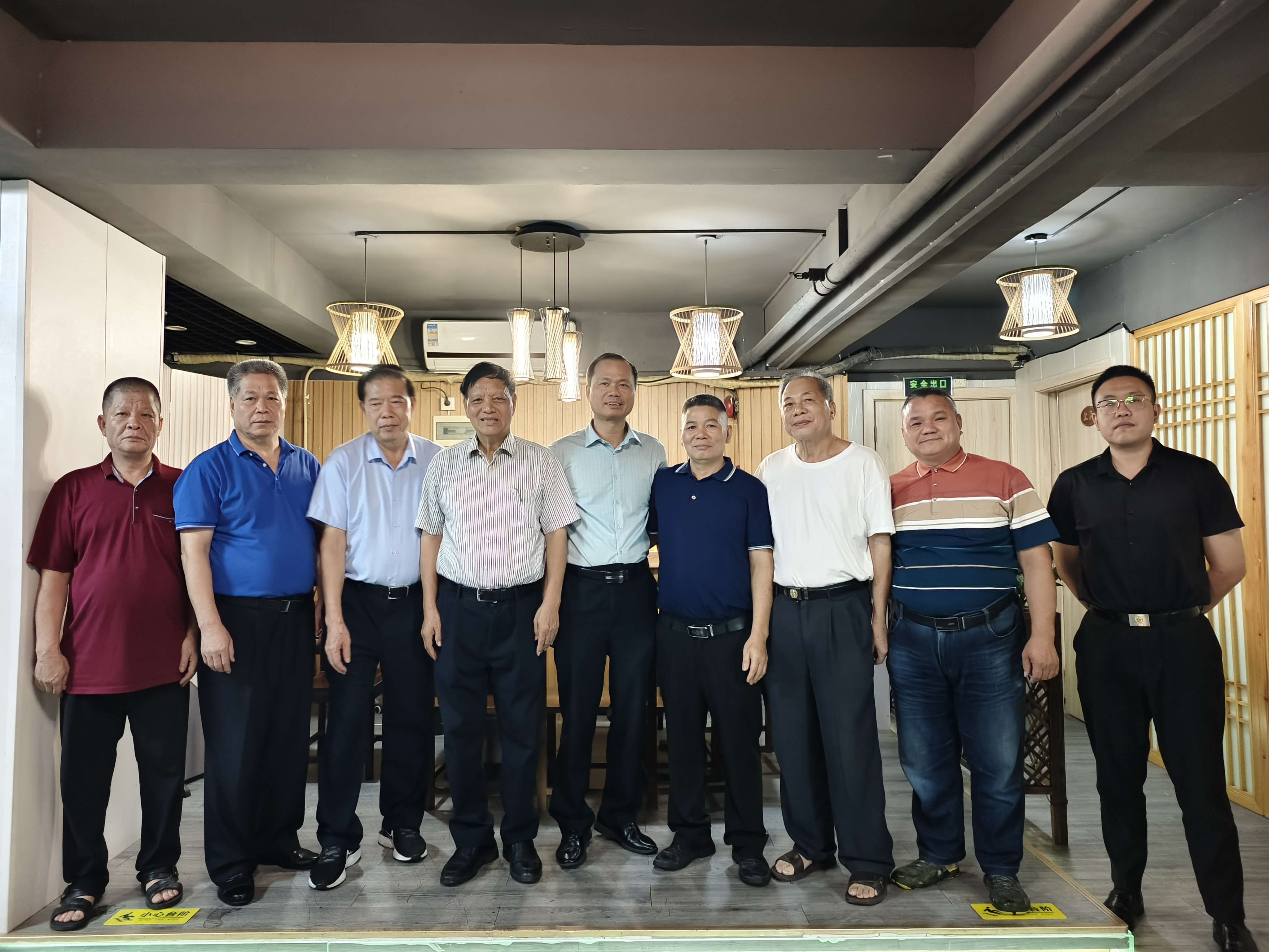 【拜访广州张氏社团】
      8月14号，泉州市张氏源流文化交流中心张国融，泉州东亮企业马超，福