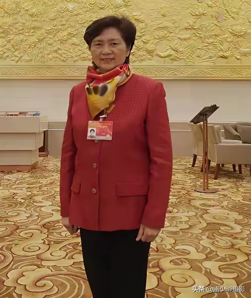 这个人就是2020年提出 封城的人，为我中华立下汗马功劳，有多少人认识她，了解她？