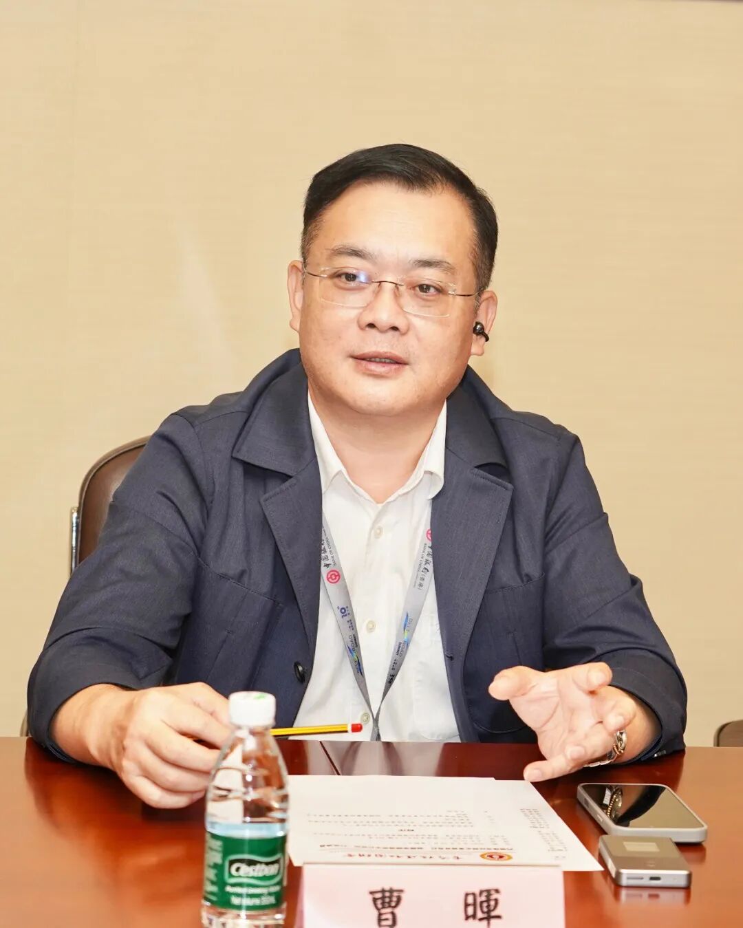 【随团走访香港福建社团联会】
    9月10日，福建省民营企业商会会长、福耀集团副董事长曹晖一行走