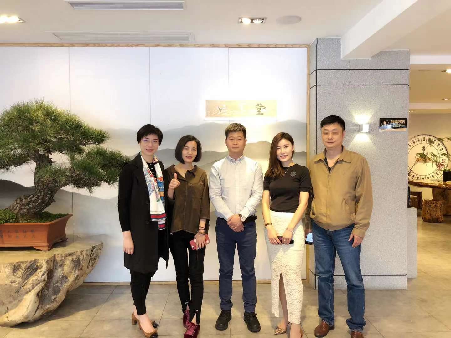 没有负面新闻、没有谣言的公司根本就不是好公司，因为他没有威胁到同行的利益，谣言越多说明实力越强大，因
