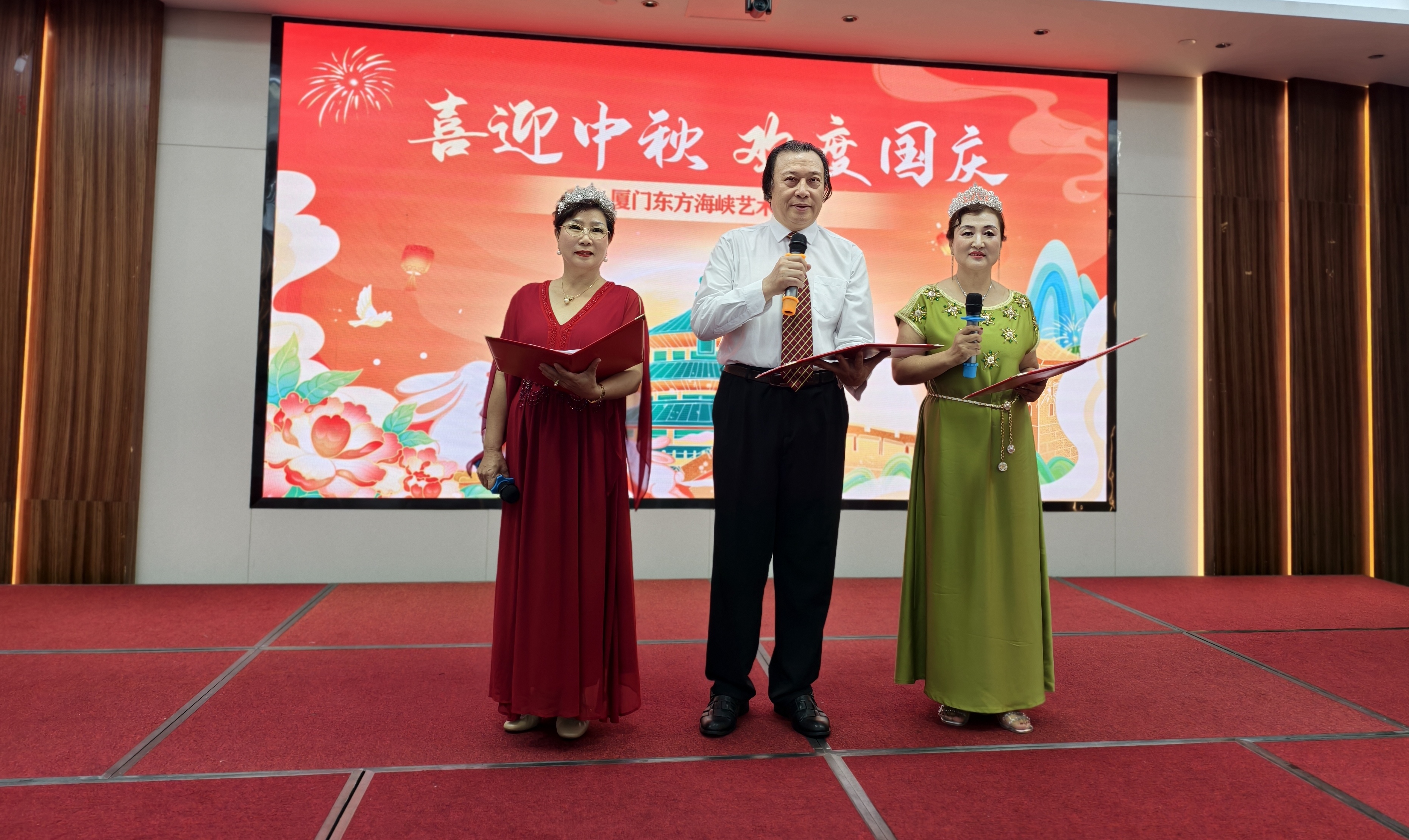 昨天周年庆活动又当一回主持人😄重在参与开心快乐每一天。