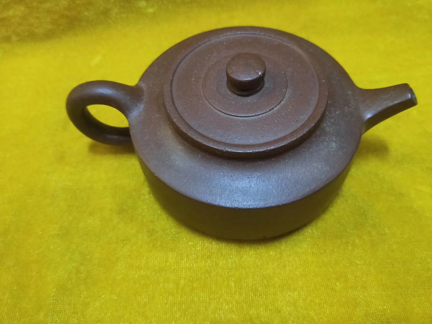 中秋富贵壶图壶说：
方圆天地福满乾坤。