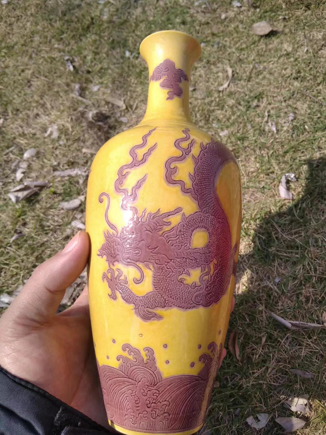 中国美术一秒关注：鉴赏清代乾隆官窑黄釉龙纹瓶！皇家用器珍品呈现！可遇而不可求，百玩不如一件，缘见善者