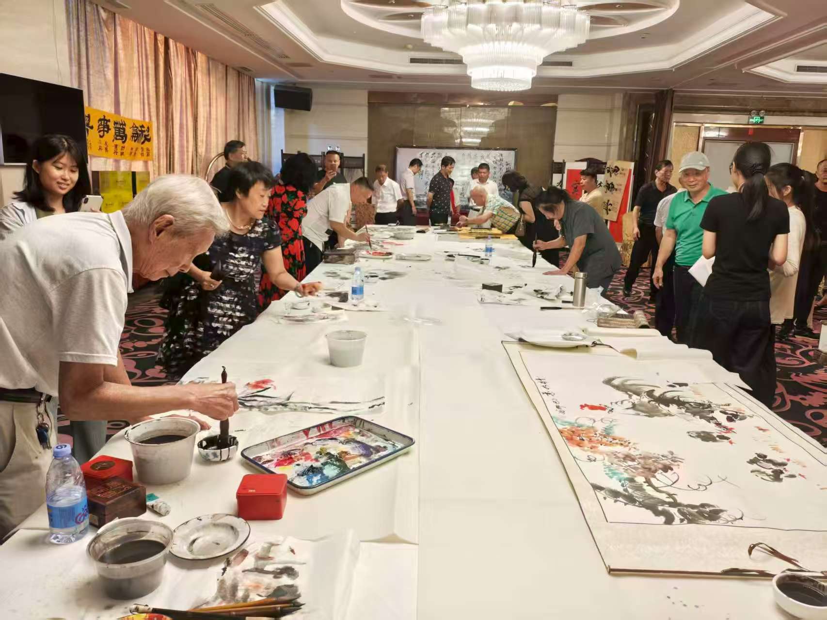 【参加2025年海西书画院两岸名家交流现场会】
     9月25号，由海西书画院主办的泉州汇金两岸
