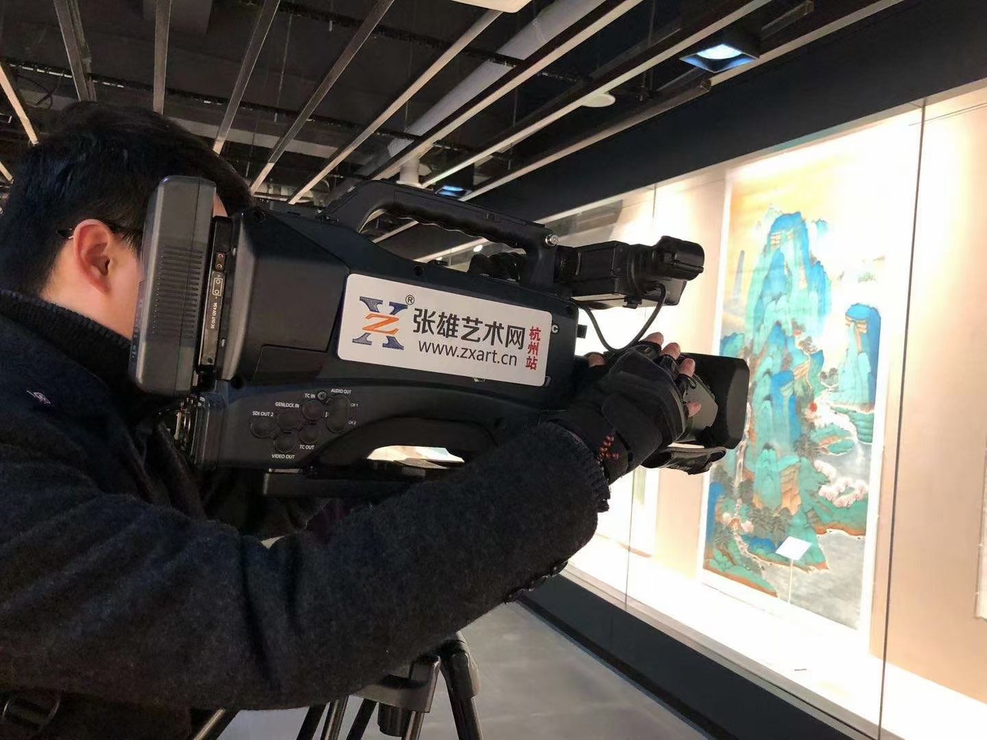 你越优秀骂你的人越多，你越出名，骂你的人就越狠，你越成功，害你的人就越多，因为你的出色，衬托出了他们