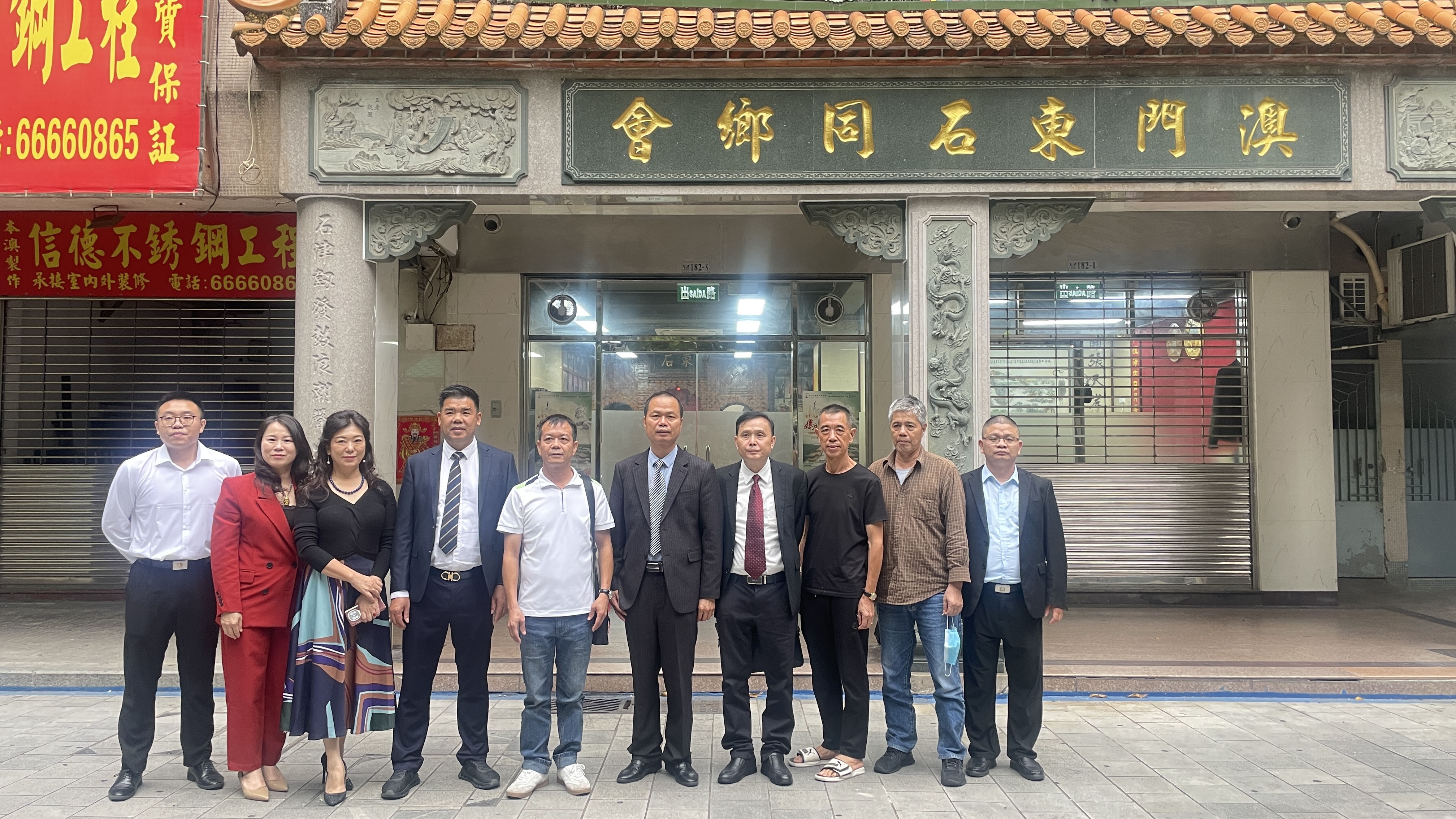【随省工商联澳门行团队拜访澳门东石会】
    11月3日，福建省工商联澳门行团队走访澳门东石同乡会