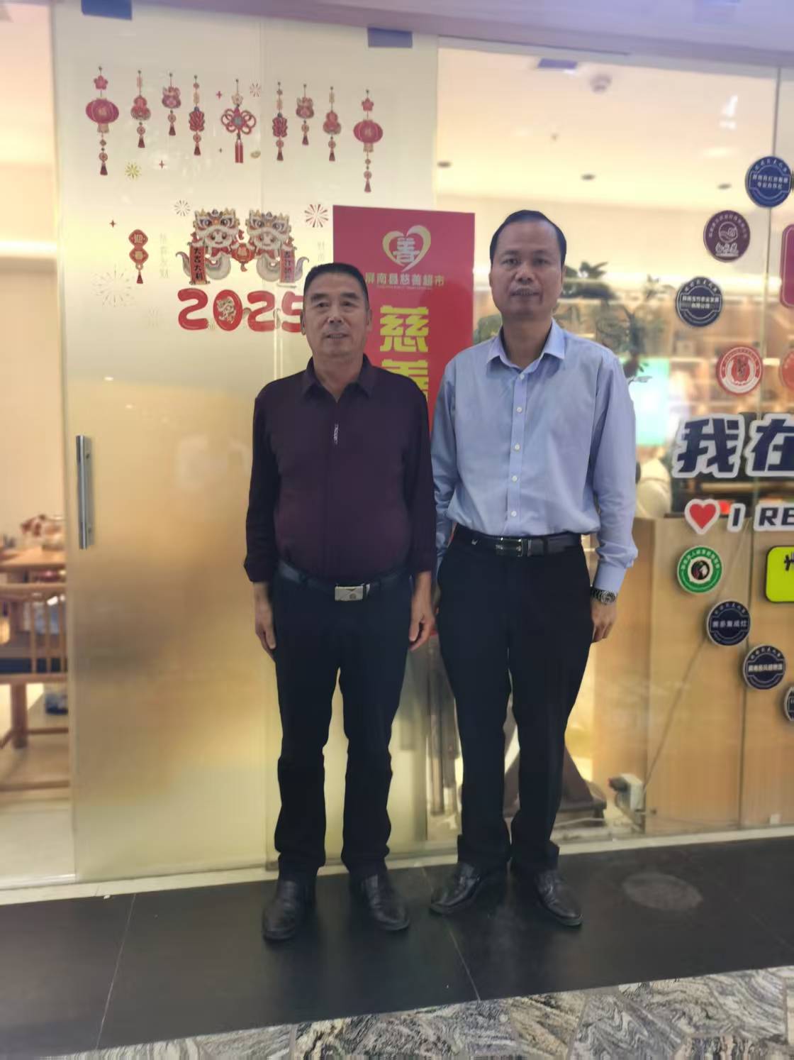 【拜访宁德屏南张氏宗亲会】
    11月1日，泉州东亮企业杨志勇、马超一行携手泉州市张氏源流文化交