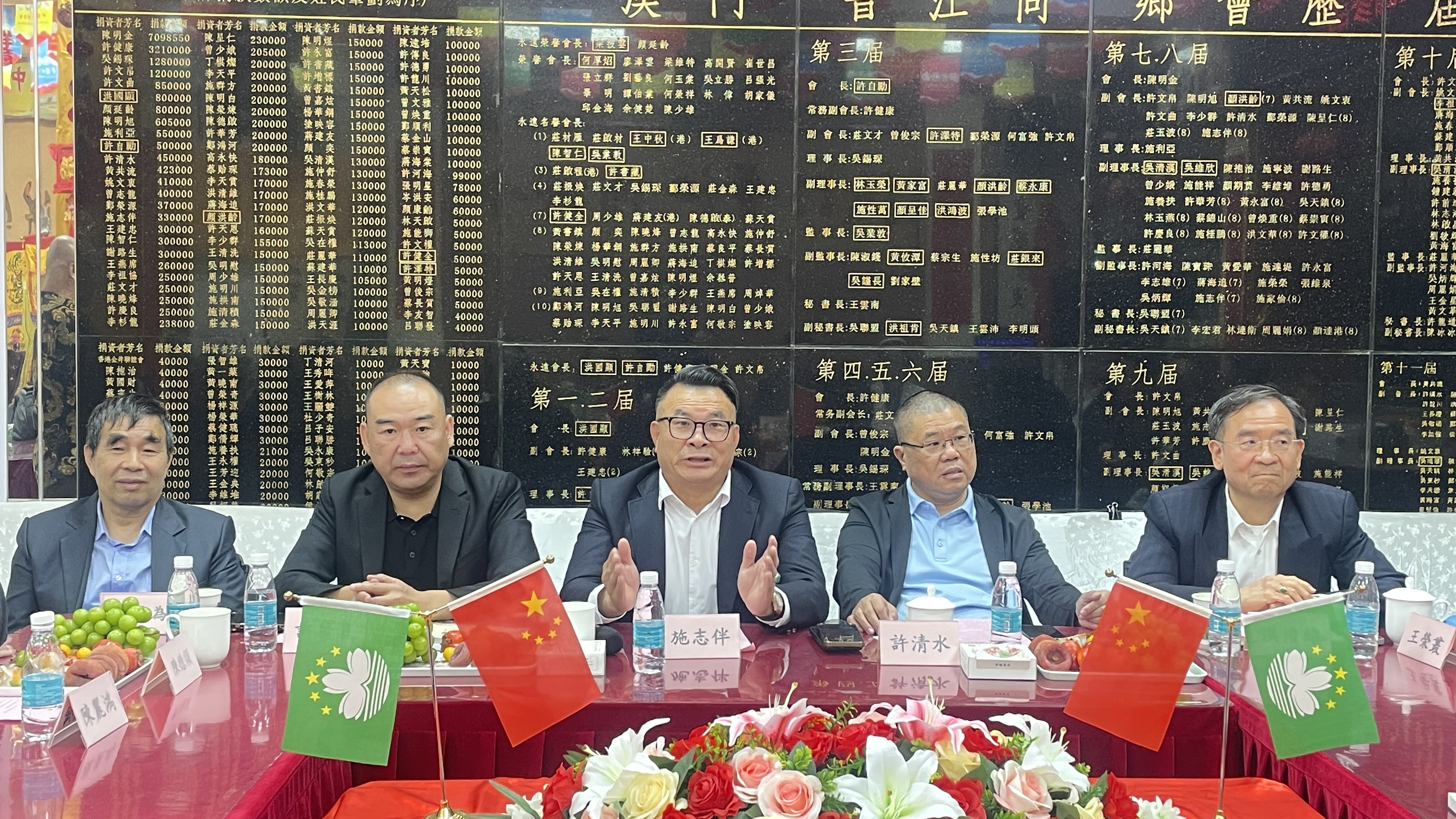 【随团走访澳门晋江同乡总会】
     11月4日，福建省工商联澳门会议代表团一行到了澳门晋江同乡总