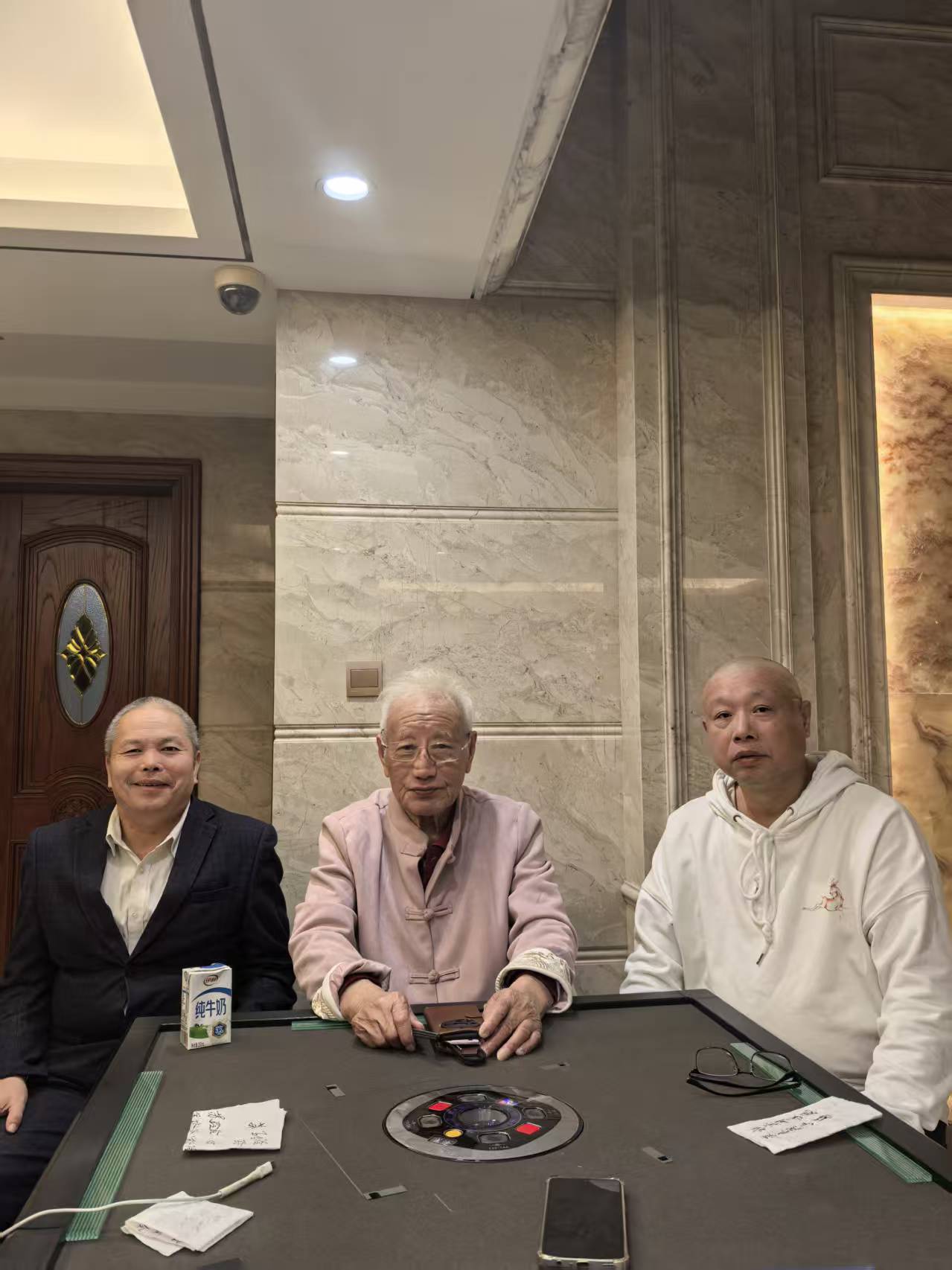 一百二十多岁的老将军，天下人有几十亿，有缘再见不容易：