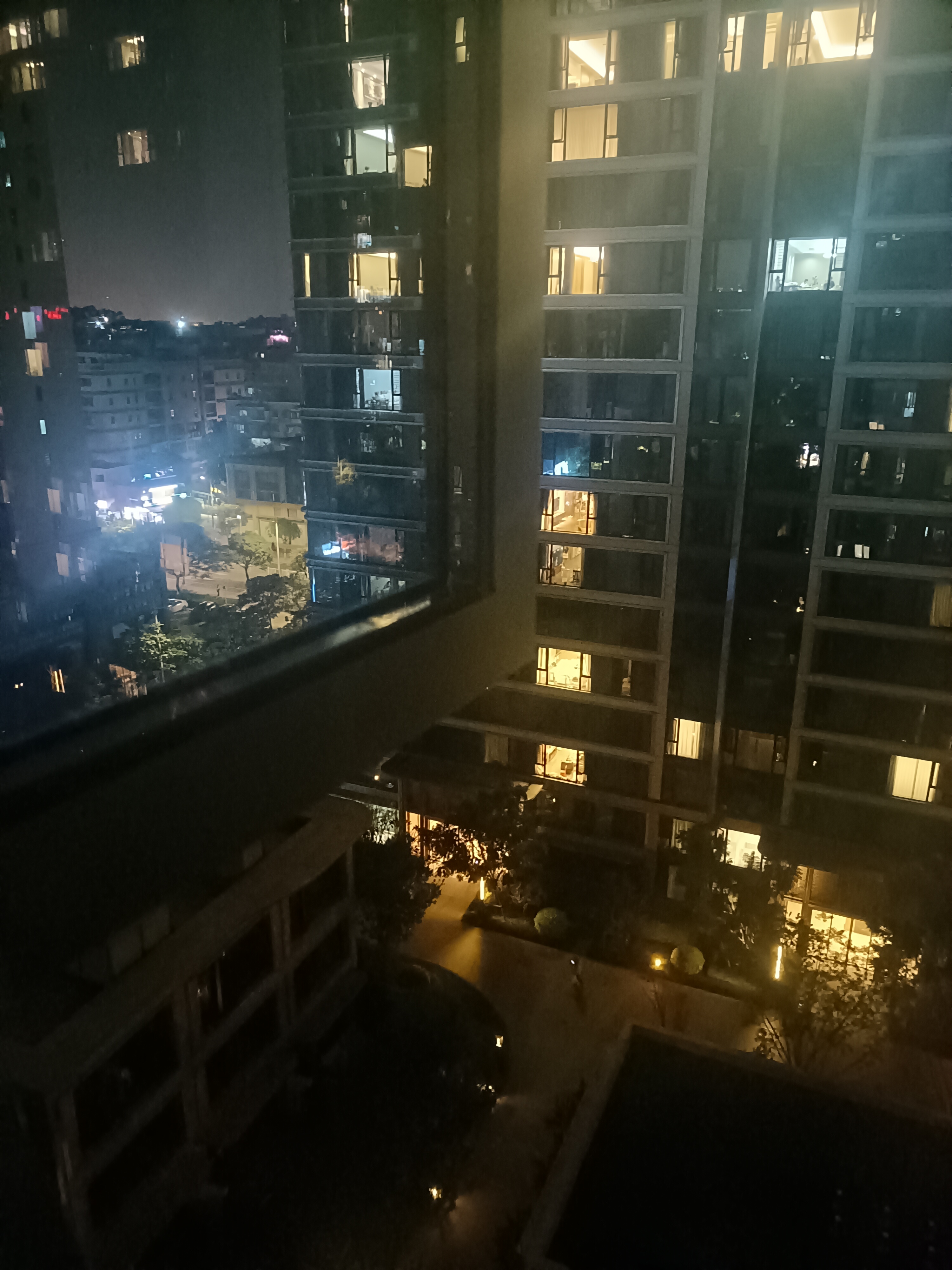 深夜不打烊的不仅是便利店，还有我的咨询台📩
不管是企业财税困惑、资产优化疑问，还是单纯想找个树洞聊聊