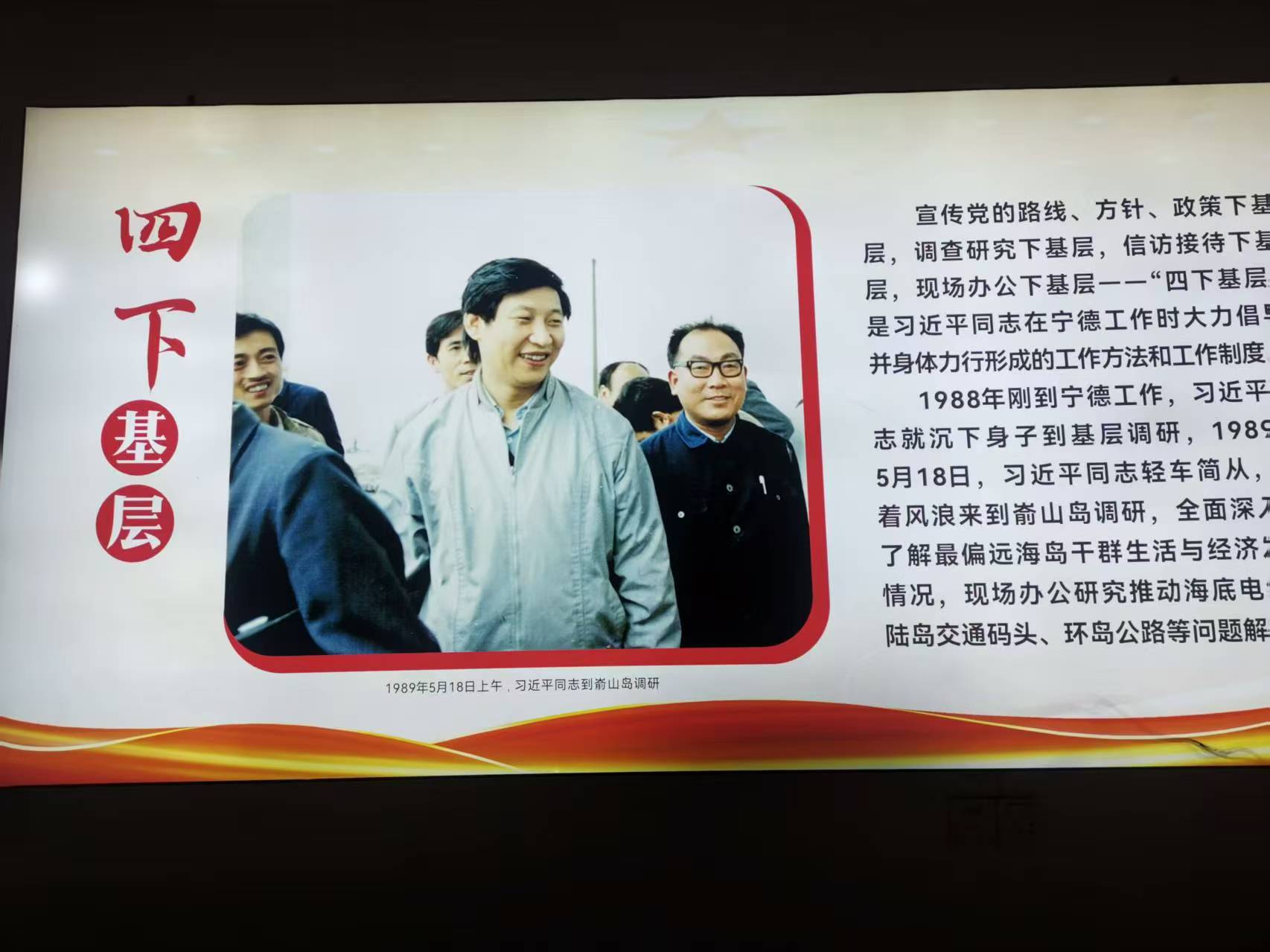 做人要学曹德旺，
走到哪里受尊重。
万人丛中一握手，
让人衣袖三年香。
美人一笑千金易，
君子落魄一