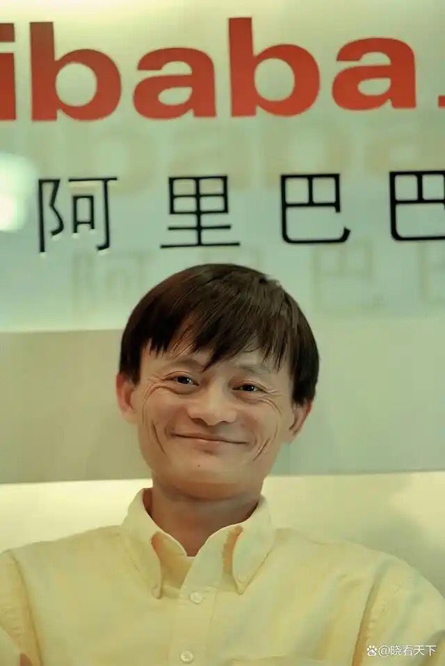 马云开辟了互联网“电商”的经贸交流新时代，张雄创建了互联网“文商”的艺术交流新格局，同样为中国的经济