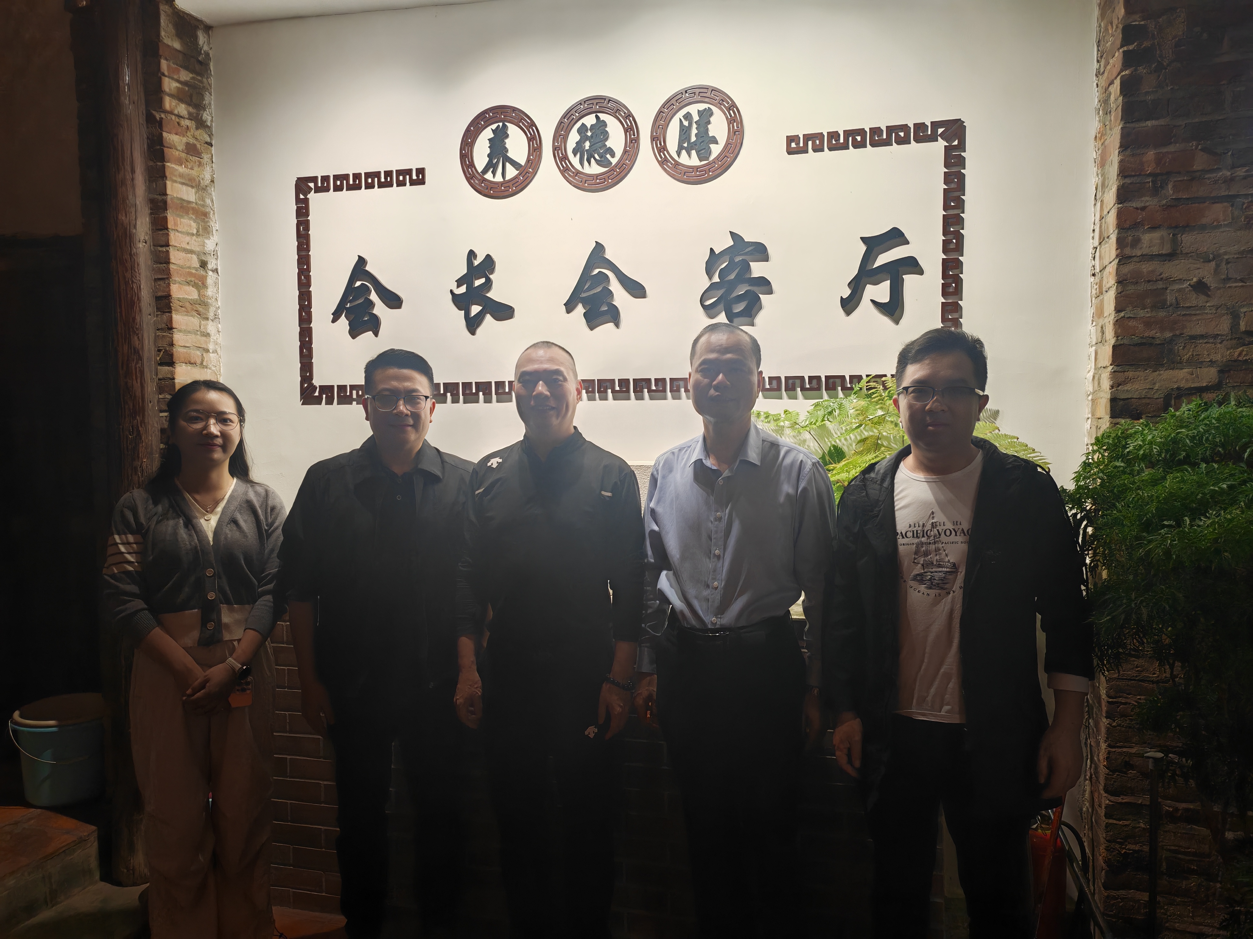 【漳州拜访中国食文化药膳委员会】
      12月2日，泉州清流商会杨志勇、泉州东亮企业李丽诗、福